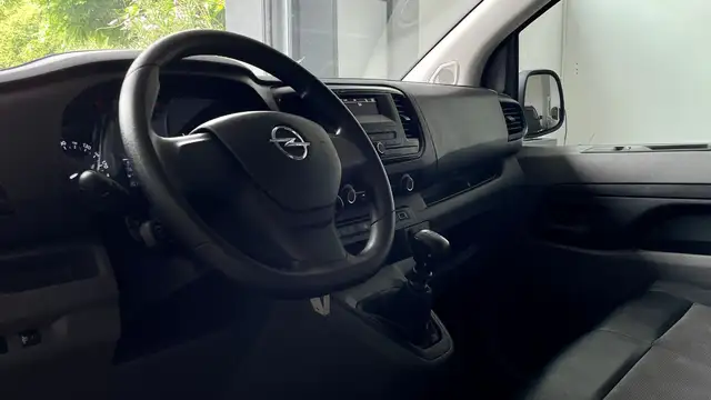 Opel Vivaro view 10