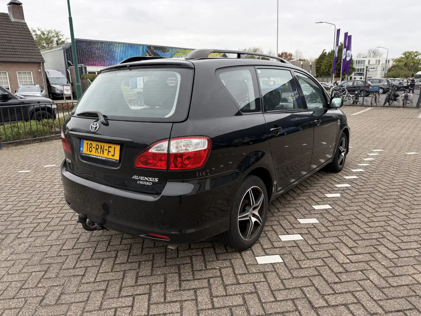 Toyota Avensis Verso 2.0i Linea Luna 7-Persoons Airco 17" Zwart - 2