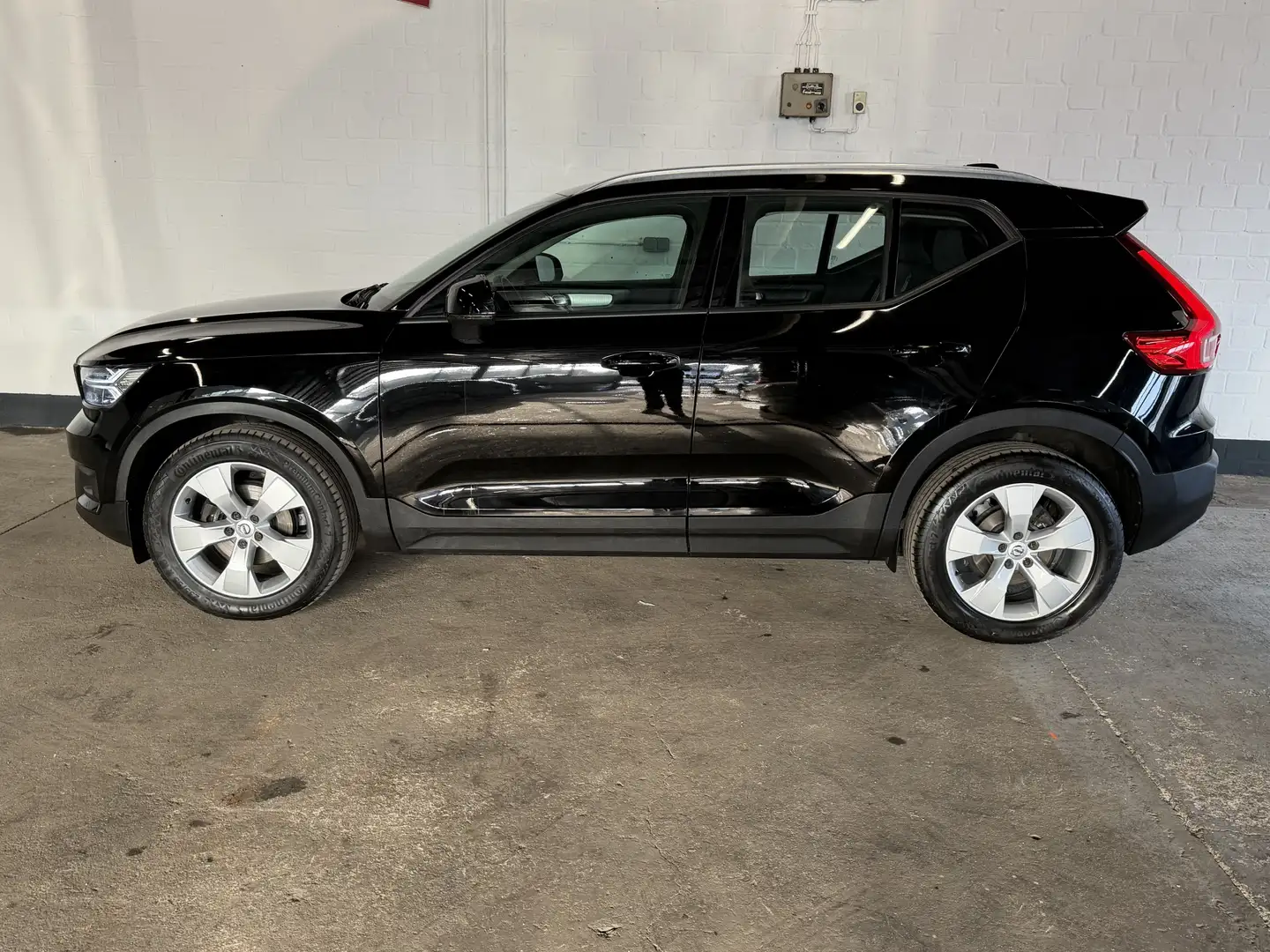 Volvo XC40 T2 Momentum Pro   Winter-Paket   CarPlay Noir - 2