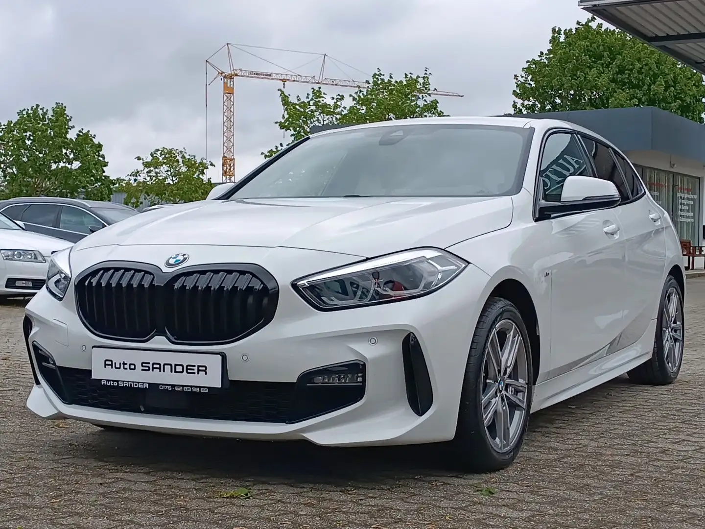 BMW 118 i M Sport Aut. AHK CARPLAY  8xAlu`s DAB Weiß - 1