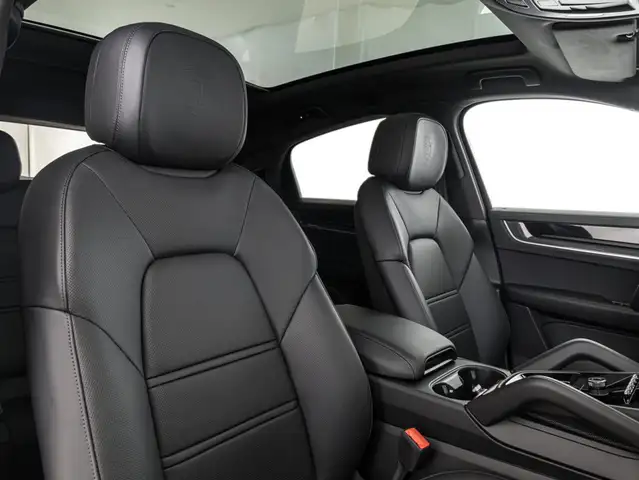 Porsche Cayenne view 13