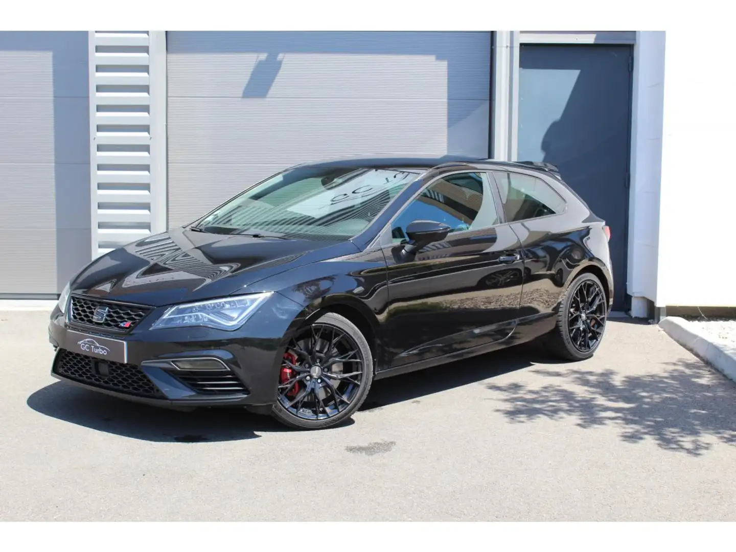 SEAT Leon Leon Cupra 2.0 TSI - 300 -  DSG 6 COUPE Schwarz - 1