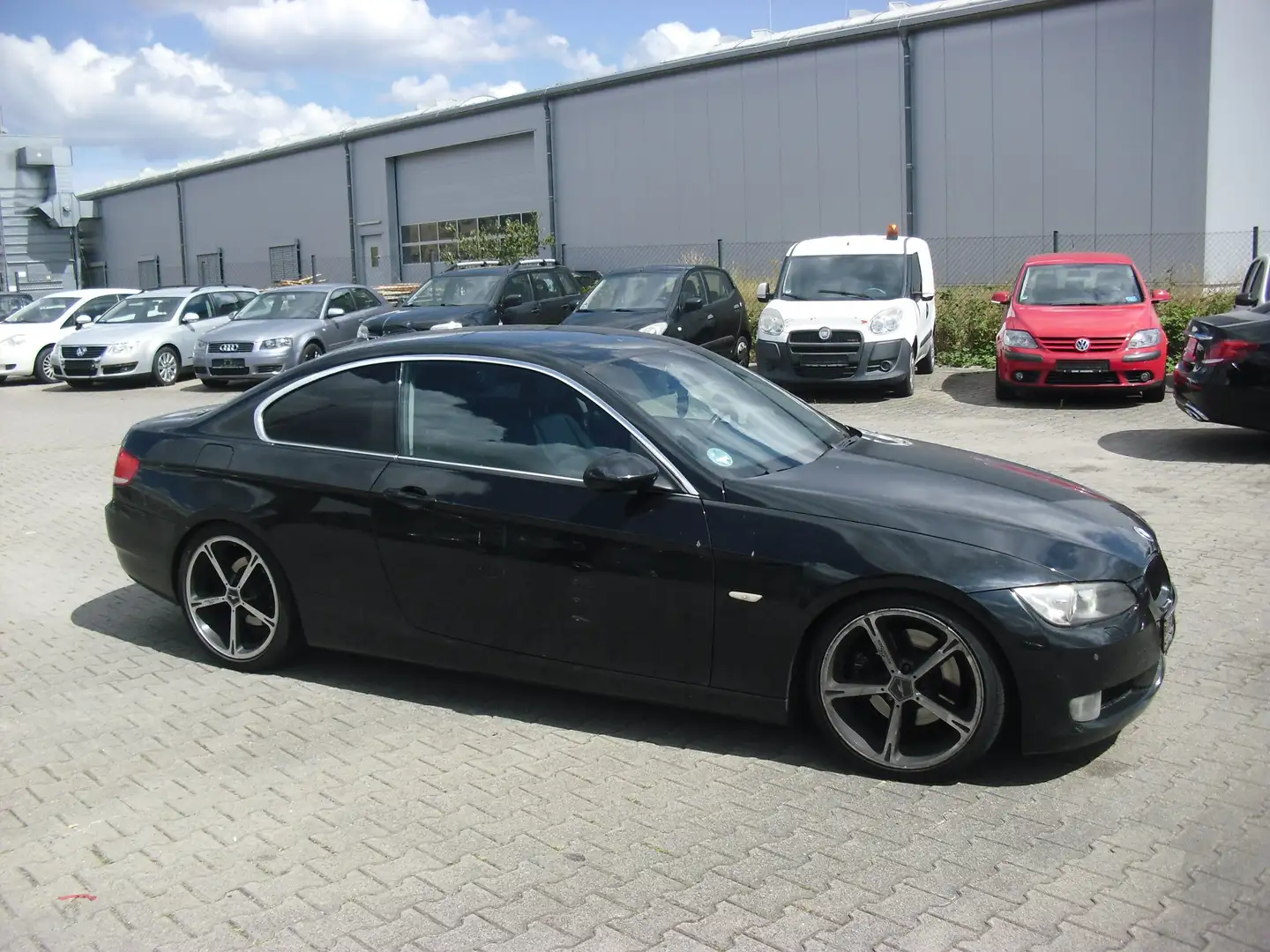 BMW 325 325i Coupe Aut. Schwarz - 2