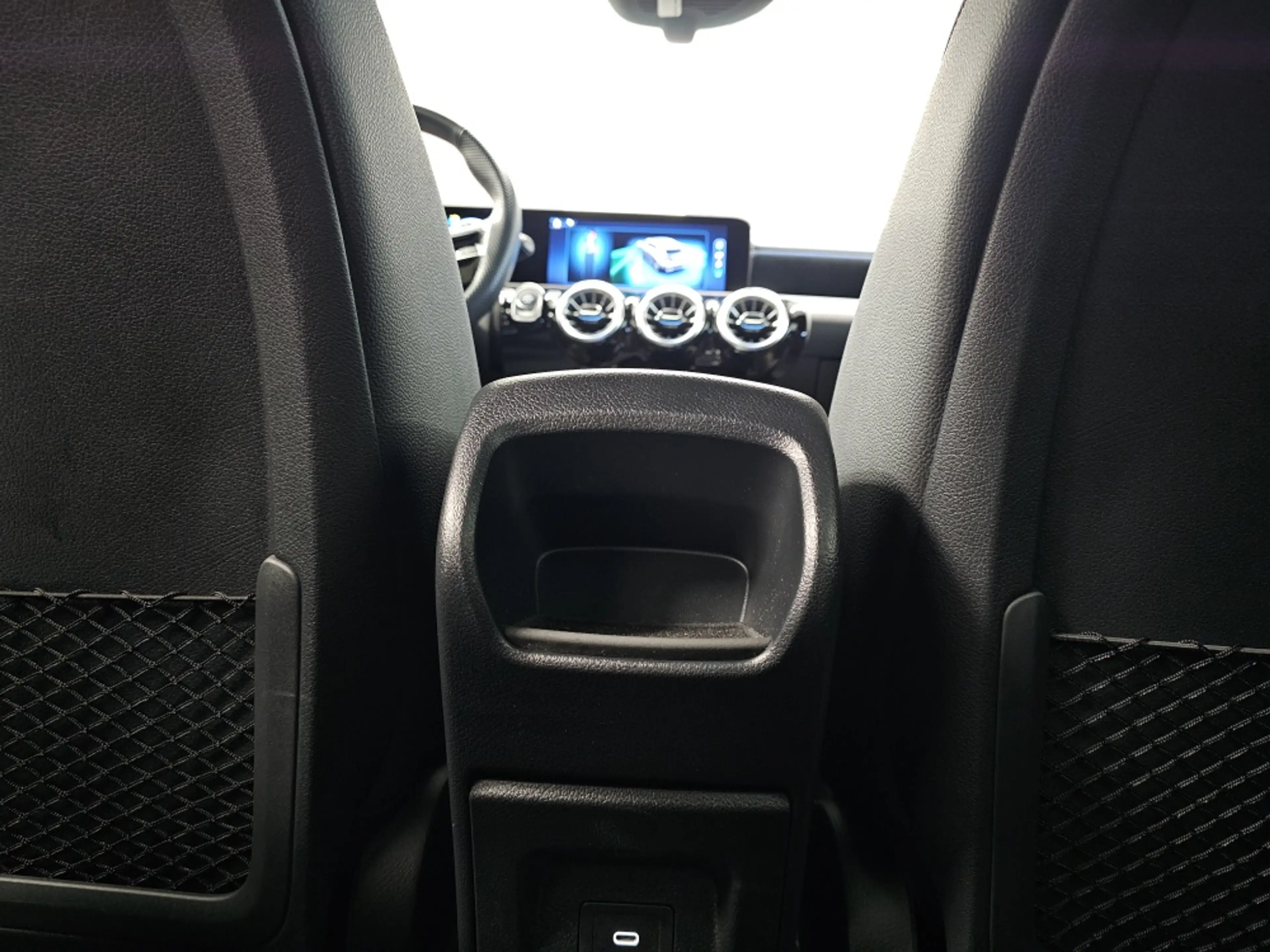 Mercedes-Benz A 180 AMG Line Navi,Klimaaut,Kamera,High-LED,SHZ — photo 6