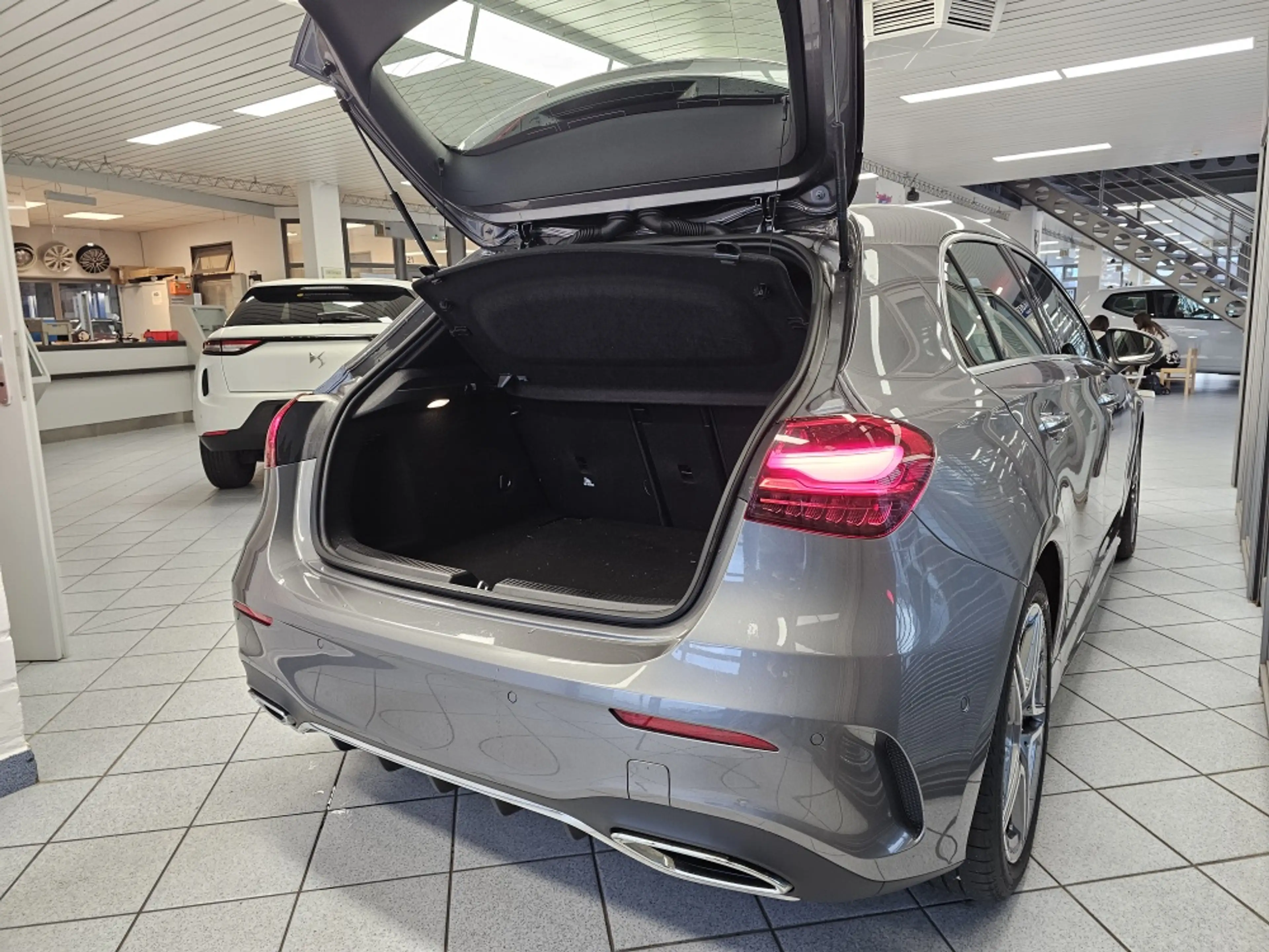 Mercedes-Benz A 180 AMG Line Navi,Klimaaut,Kamera,High-LED,SHZ — photo 3