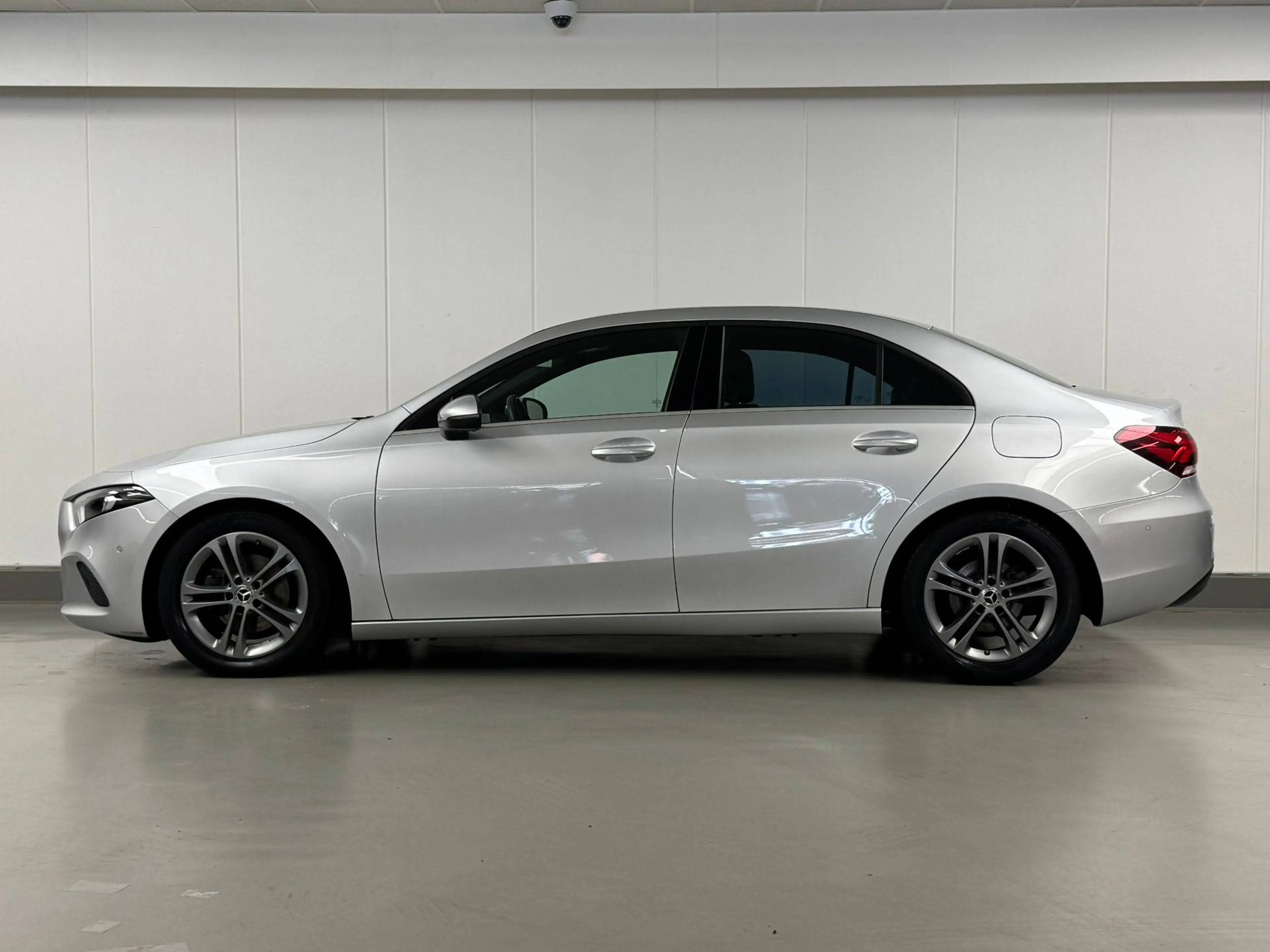 Mercedes-Benz A 180 D 116CV !! 45000 KM !! AUTO GPS CAMERA CARPLAY JA — photo 2