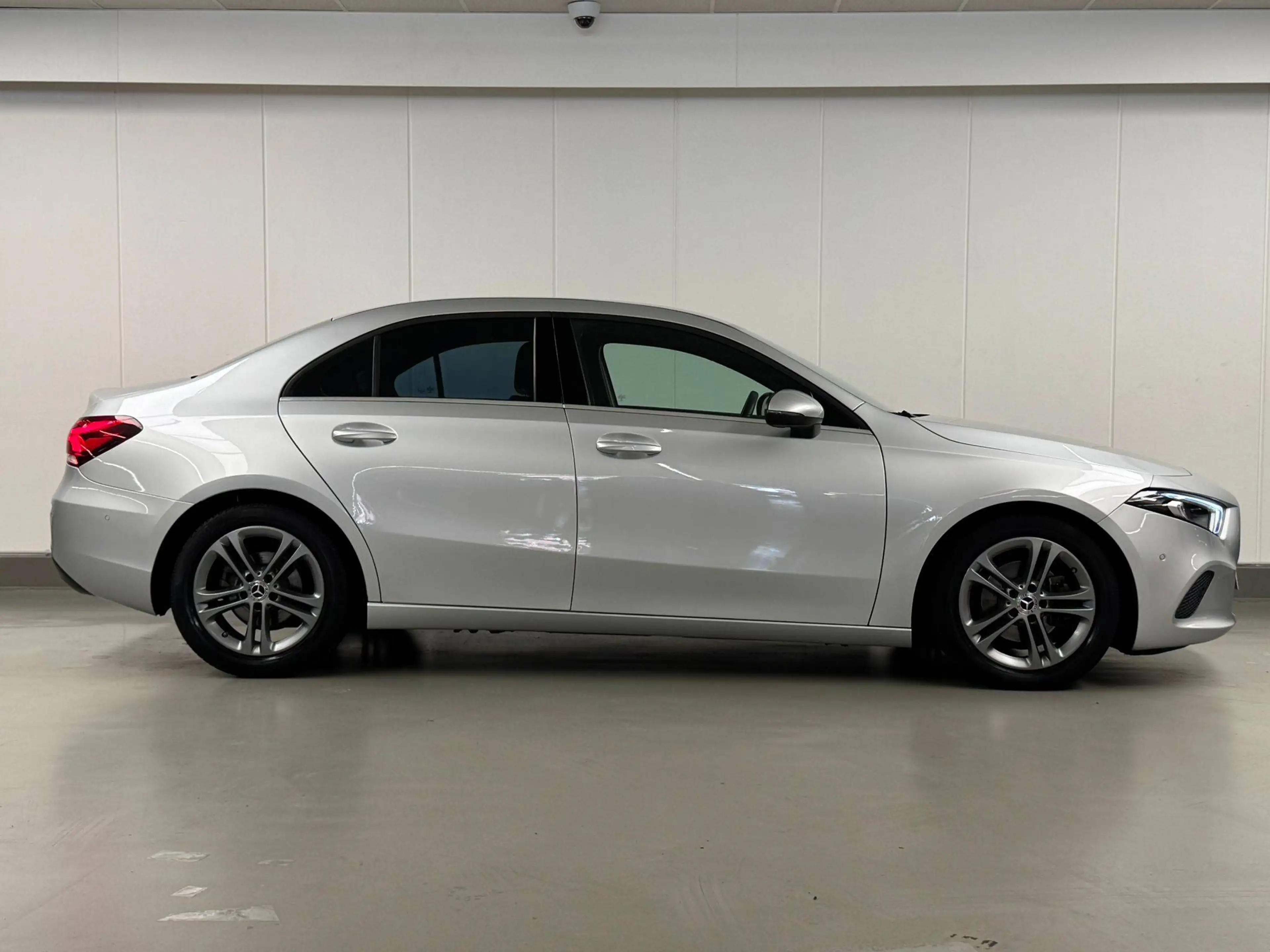 Mercedes-Benz A 180 D 116CV !! 45000 KM !! AUTO GPS CAMERA CARPLAY JA — photo 4