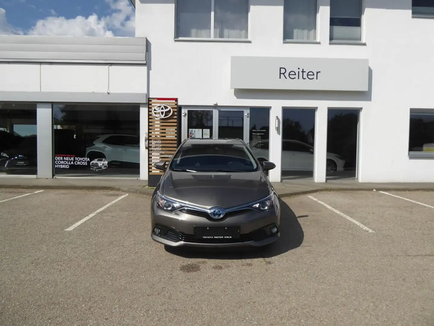 Toyota Auris 1,8 VVT-i Hybrid Braun - 1