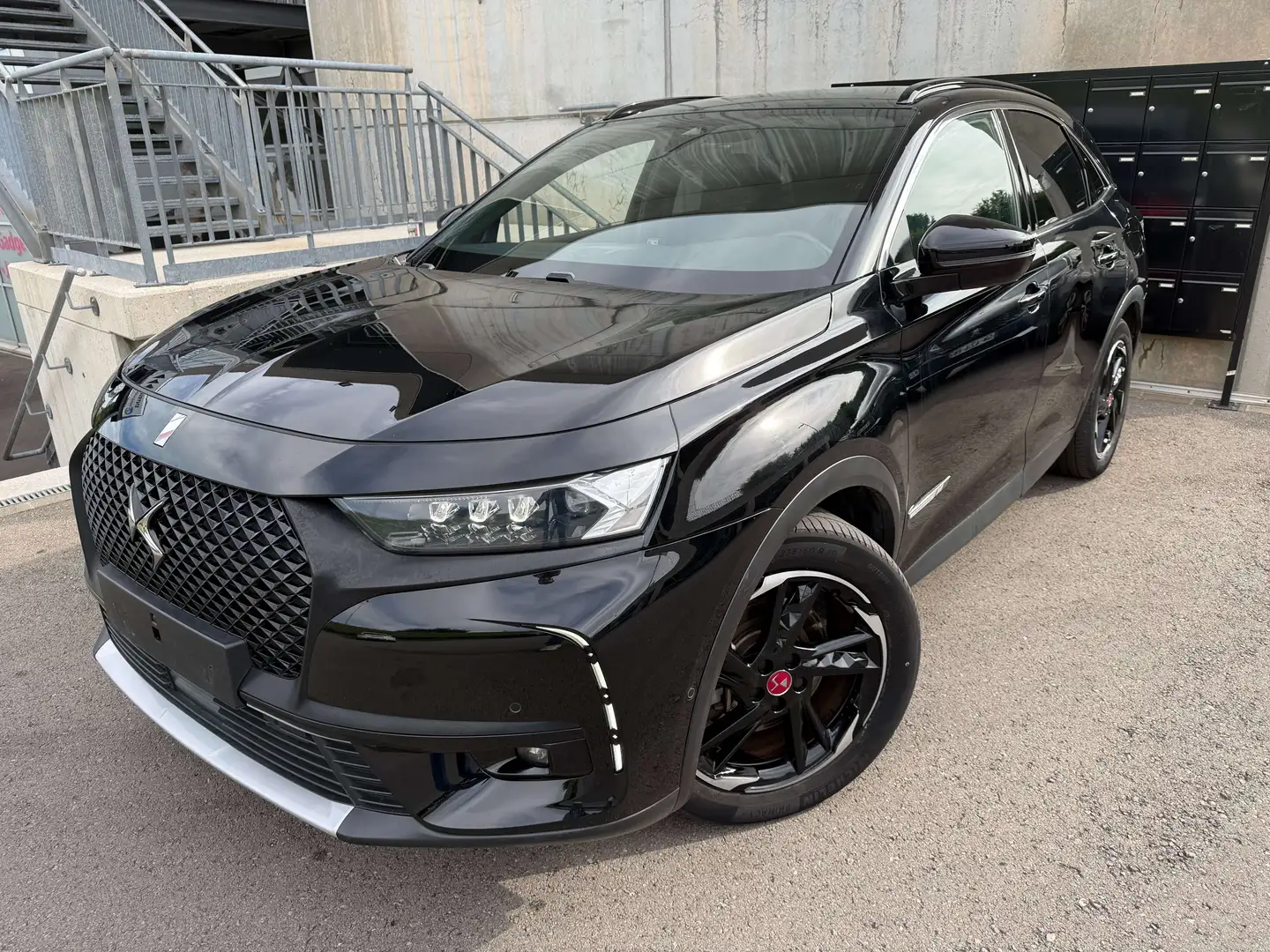 DS Automobiles DS 7 DS7 Crossback E-TENSE 4x4 PERFORMANCE LINE + Schwarz - 1