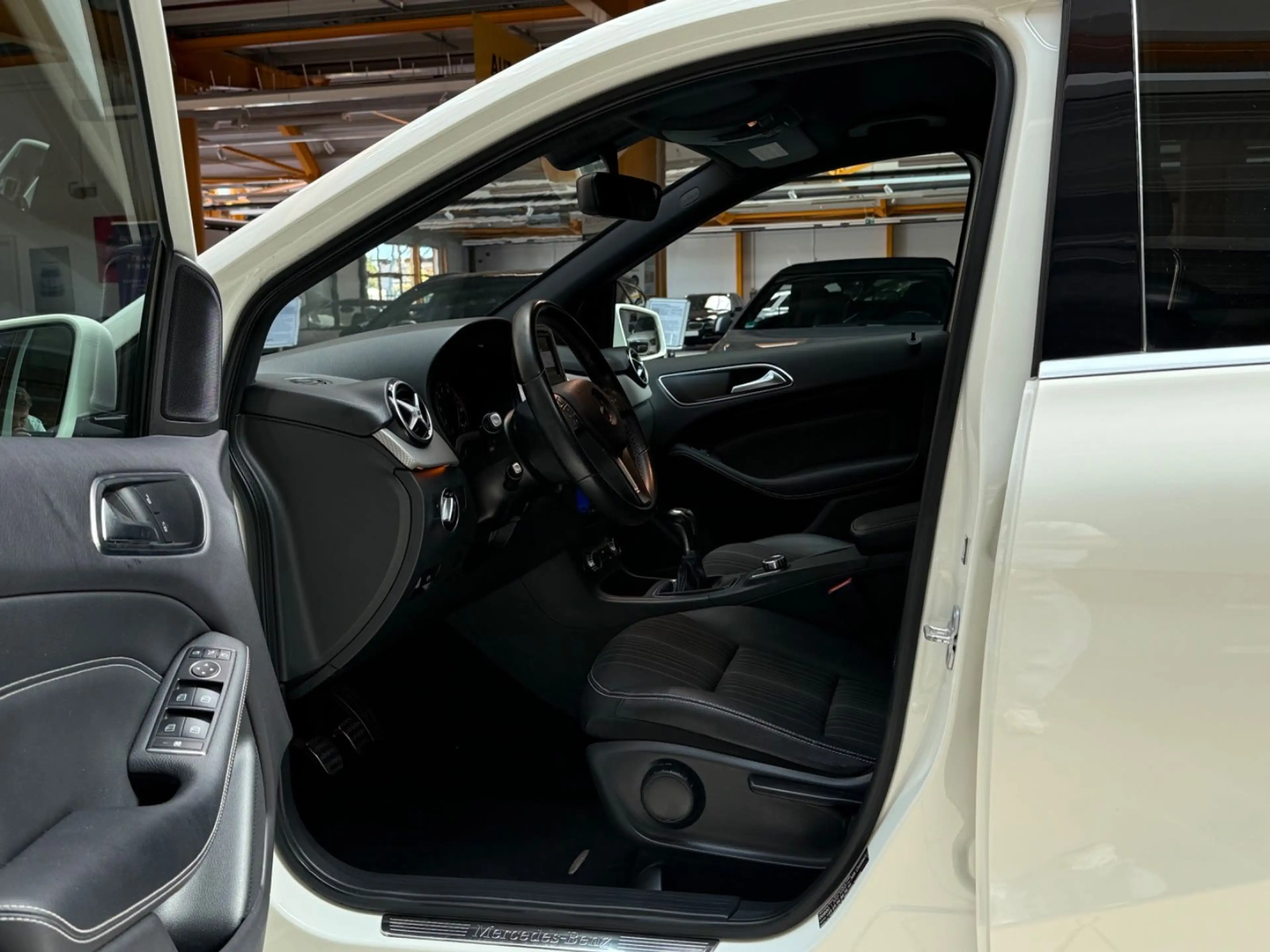 Mercedes-Benz B 180 B180|SHZ|PDC|Klimaanlage|Xenon|2.Hand|Bluetooth — photo 10