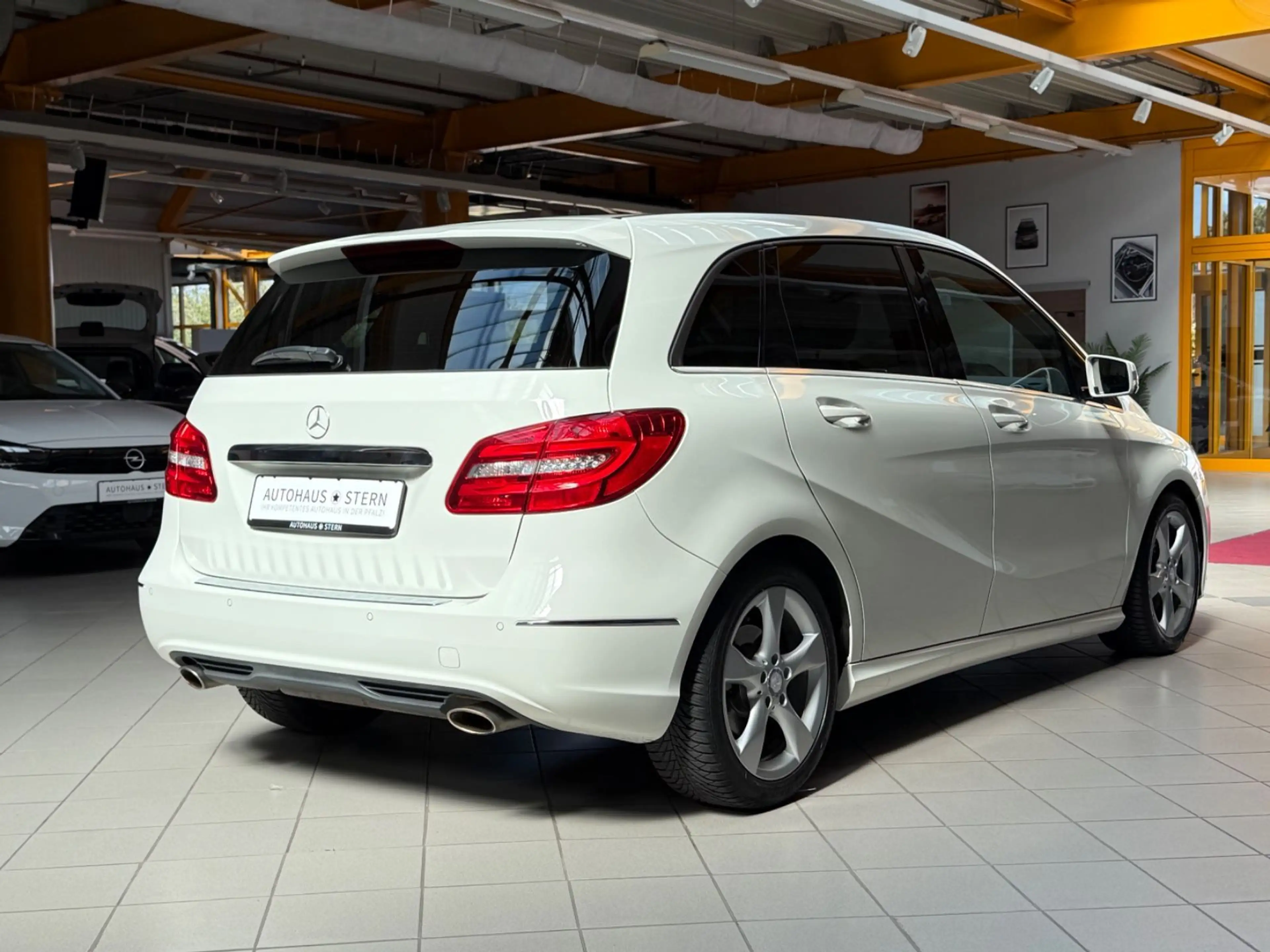 Mercedes-Benz B 180 B180|SHZ|PDC|Klimaanlage|Xenon|2.Hand|Bluetooth — photo 6