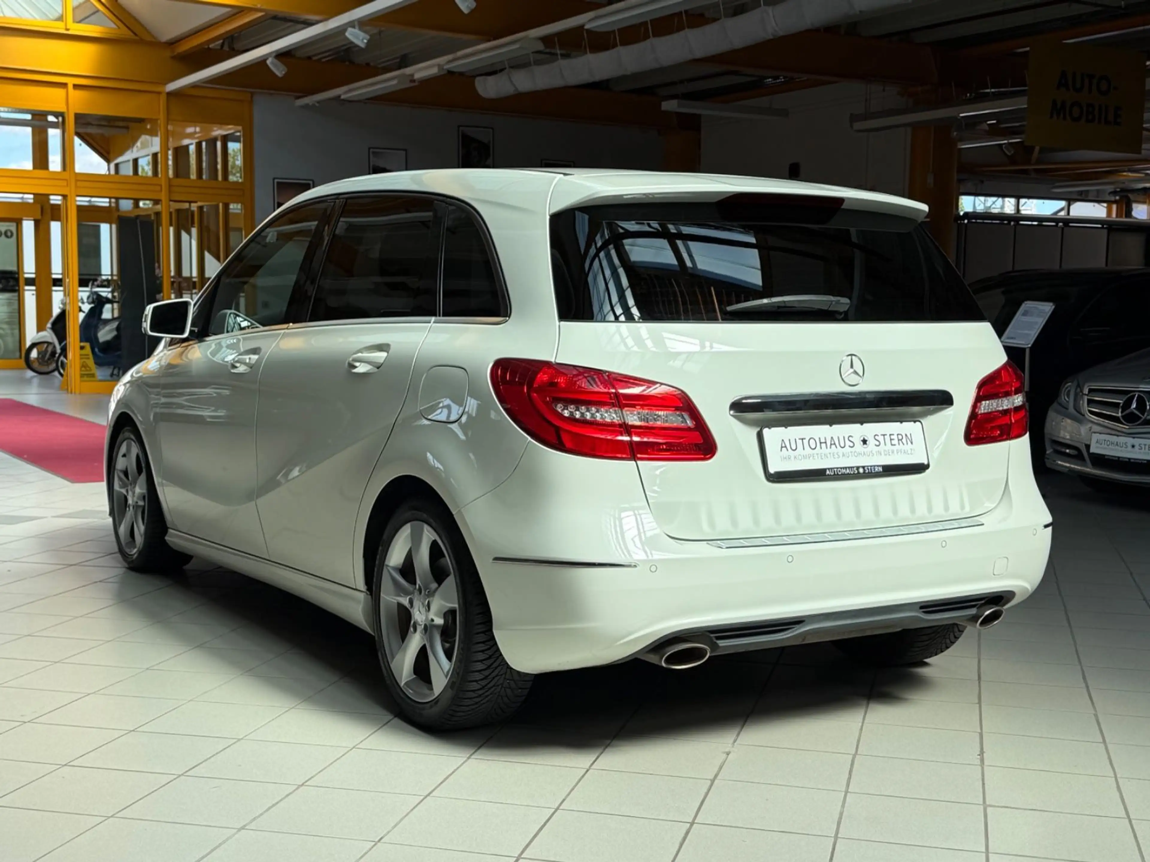 Mercedes-Benz B 180 B180|SHZ|PDC|Klimaanlage|Xenon|2.Hand|Bluetooth — photo 4