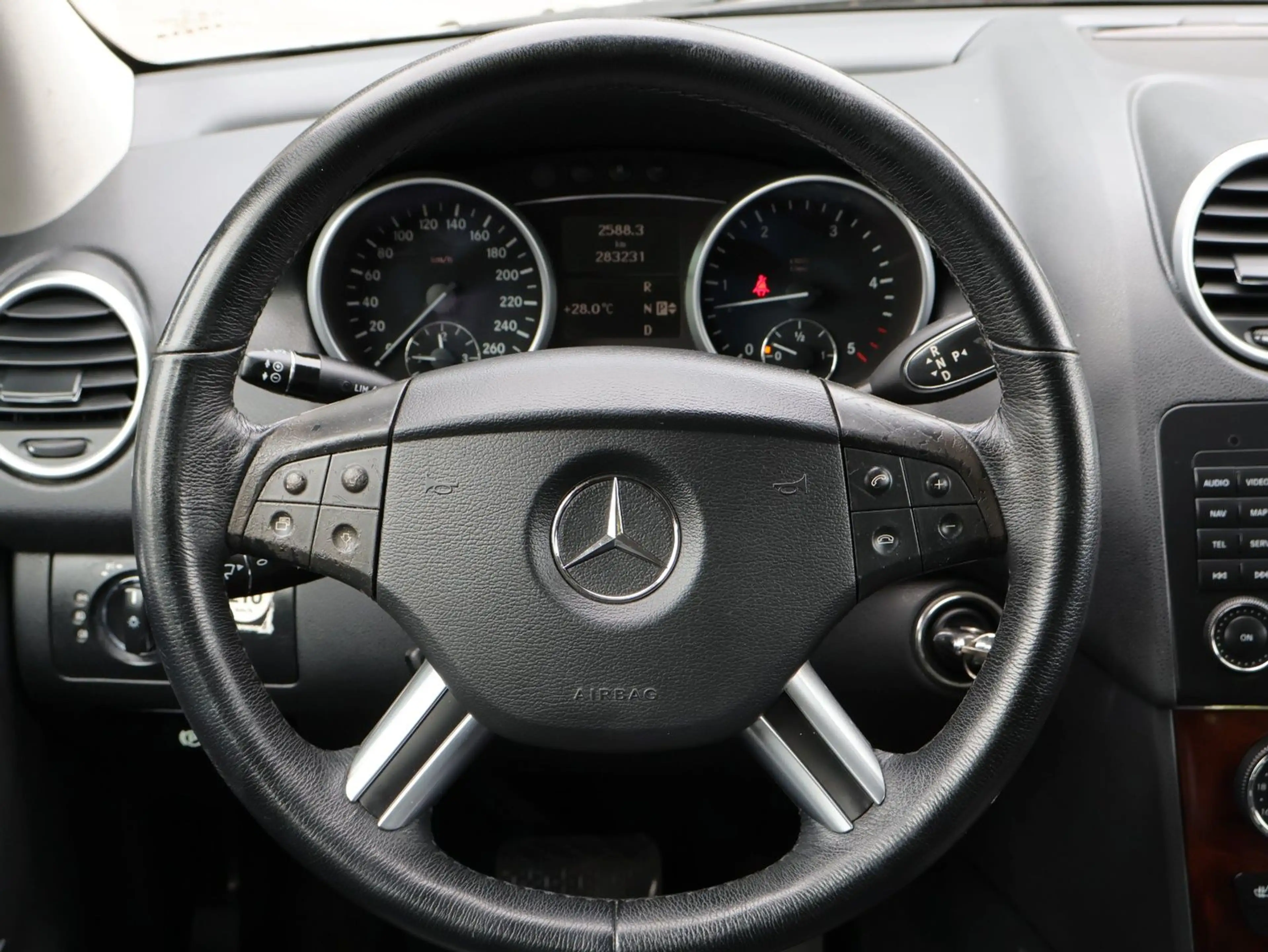 Mercedes-Benz ML 320 CDI 4Matic TÜV 07/28-NAVI-AHK-PDC-LUFT — photo 12