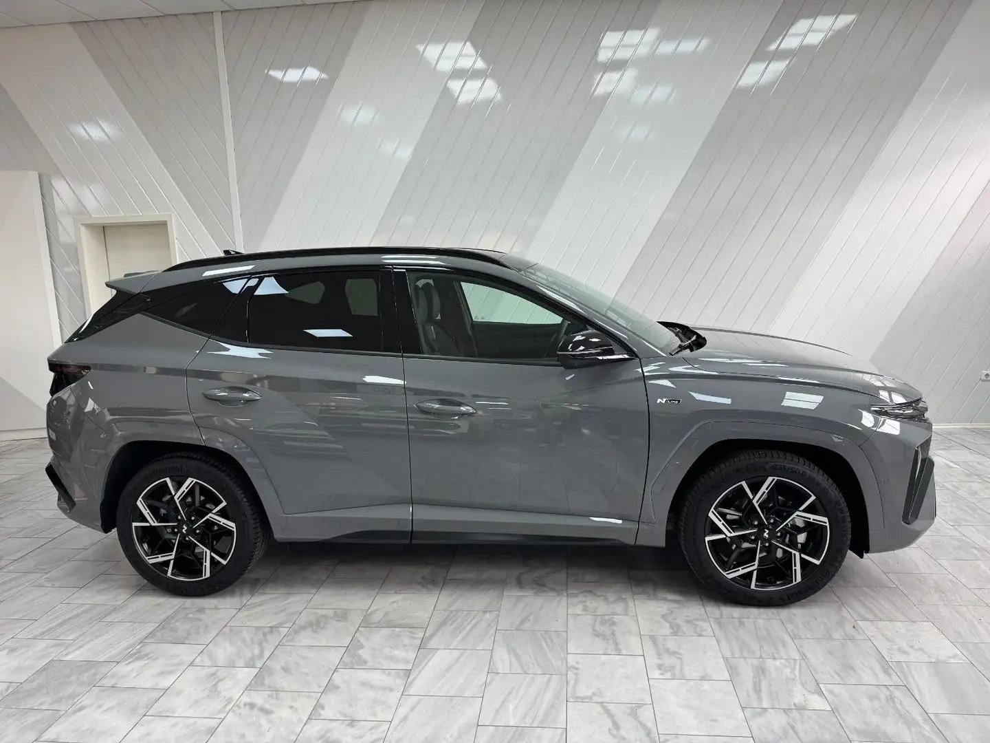 Hyundai TUCSON 1.6 T-GDI Line 4WD Gris - 1