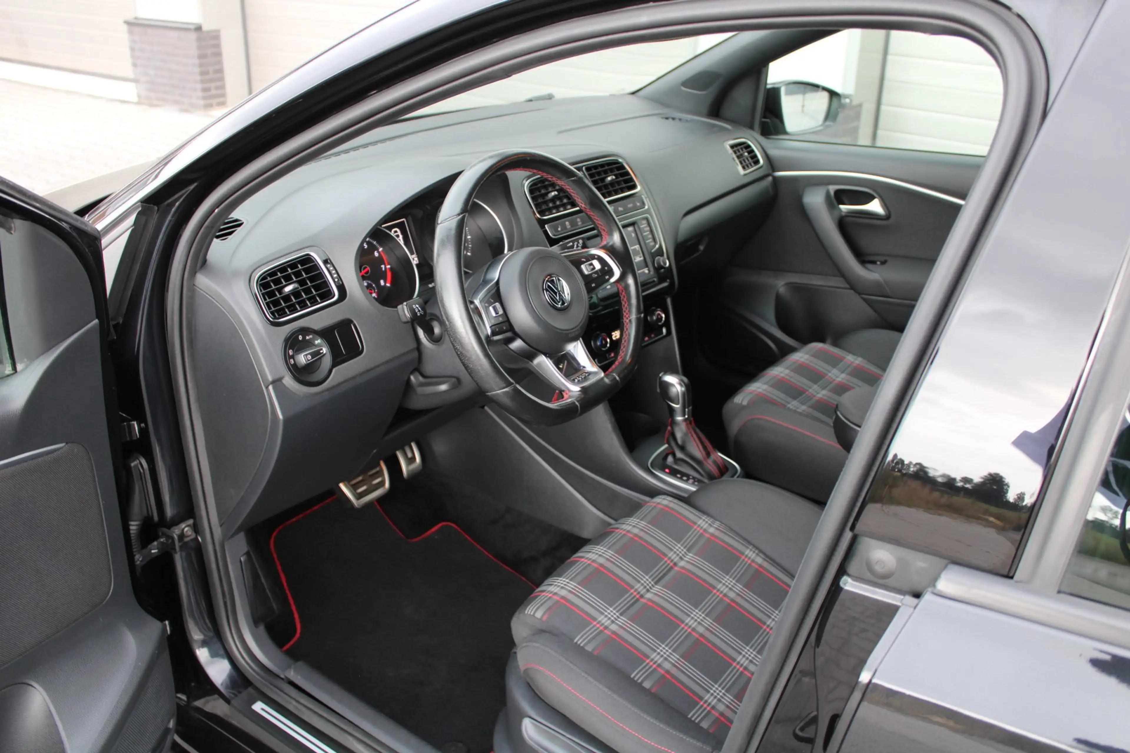 Volkswagen Polo GTI 1.8 TSI DSG|18''GTI|NAVI|SPORTONDERSTEL|FULL LED|F — photo 13