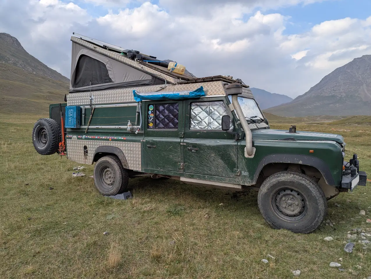 Land Rover Defender 130 300Tdi – verlängertes Chassis, Aufstelldach, autarker Expeditionsausbau, TÜV neu, foto 3
