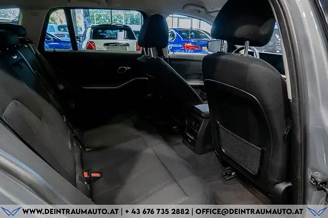 BMW 3 Series view 11