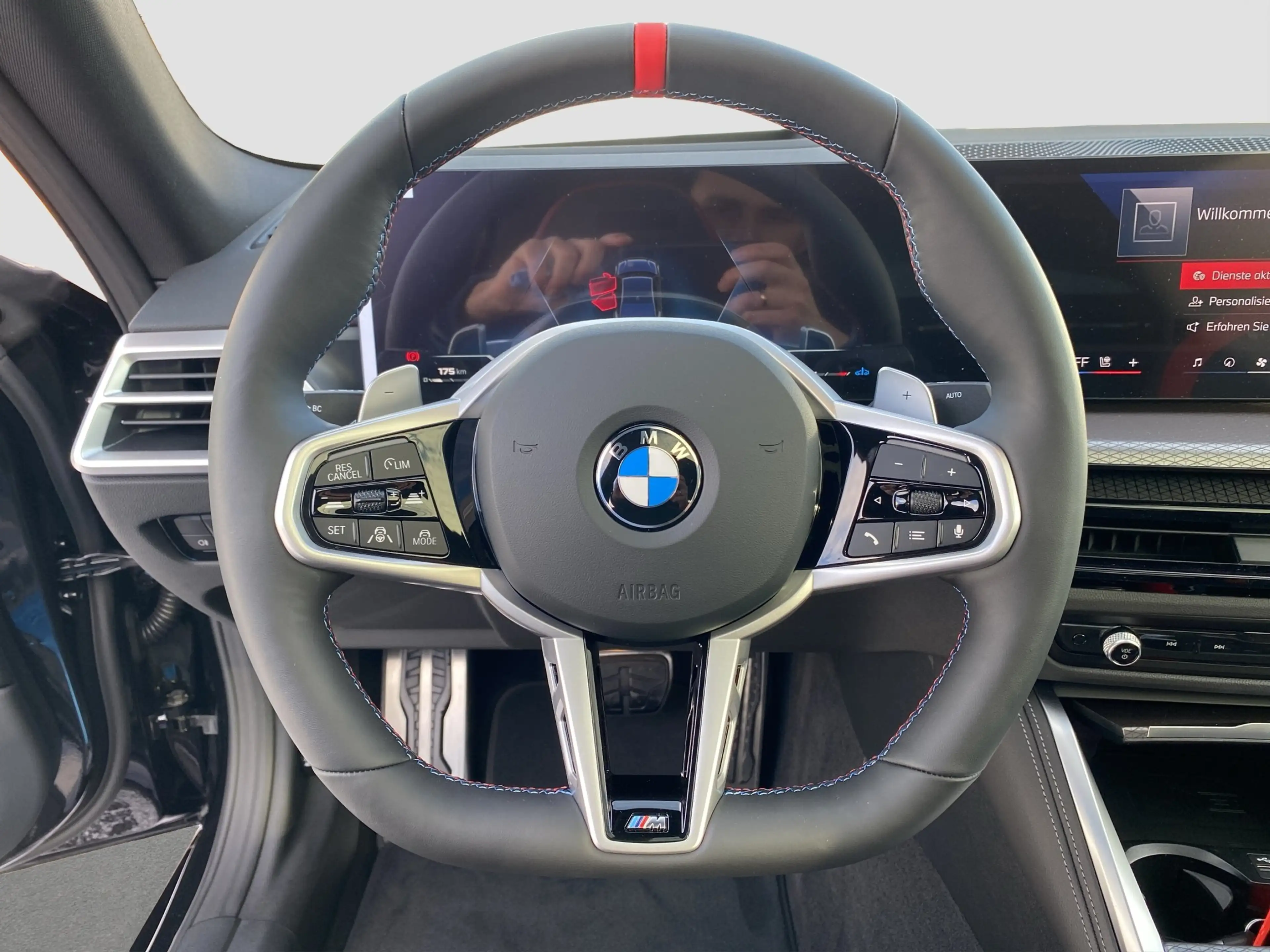 BMW M4 i xDrive Gran Coupé M-Sport UPE: 93.100 EUR — photo 13