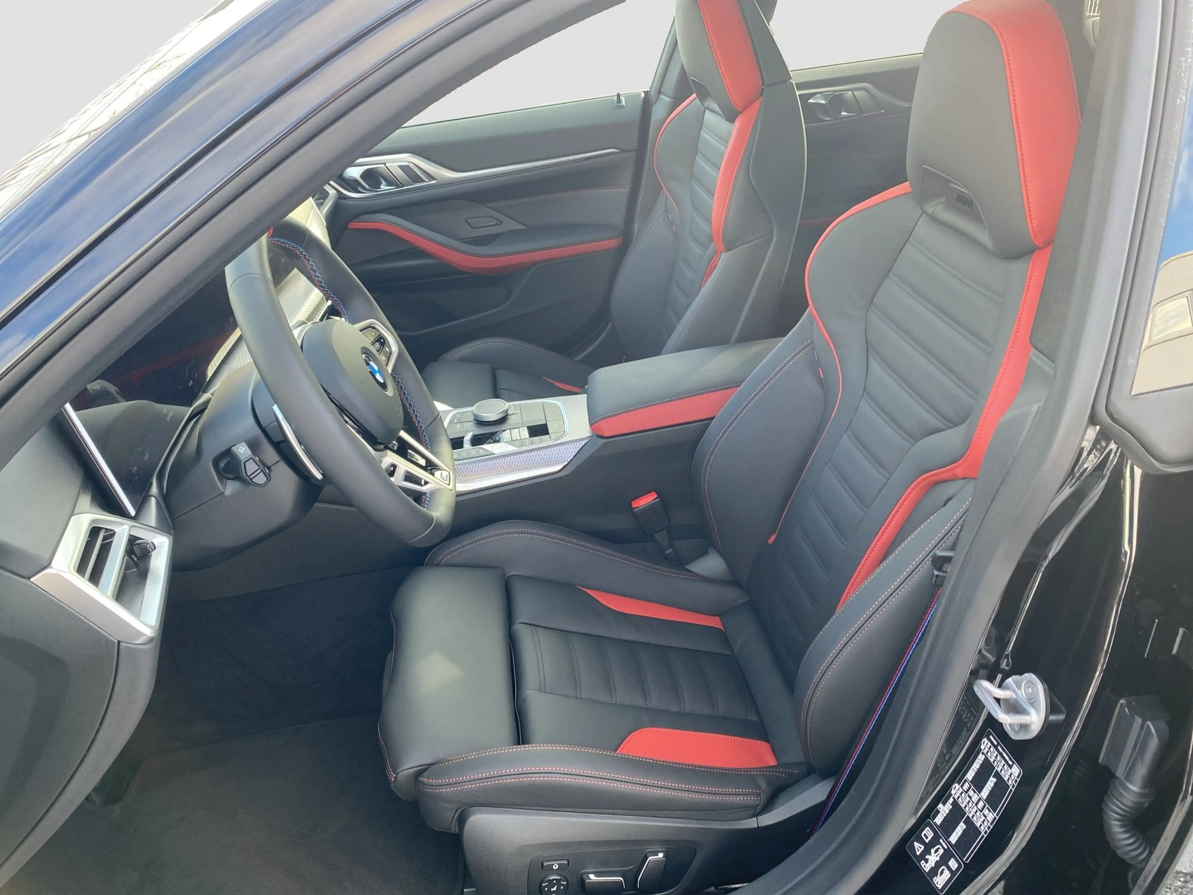 BMW M4 i xDrive Gran Coupé M-Sport UPE: 93.100 EUR — photo 11