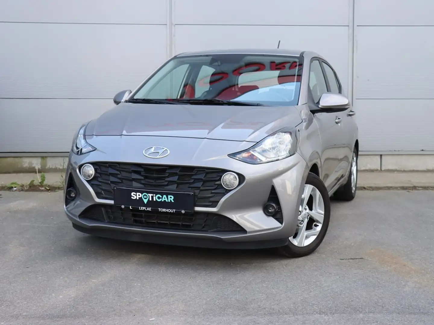Hyundai i10 1.0 NAVIGATIE|CAMERA|AIRCO|NIEUWSTAAT| Grijs - 1