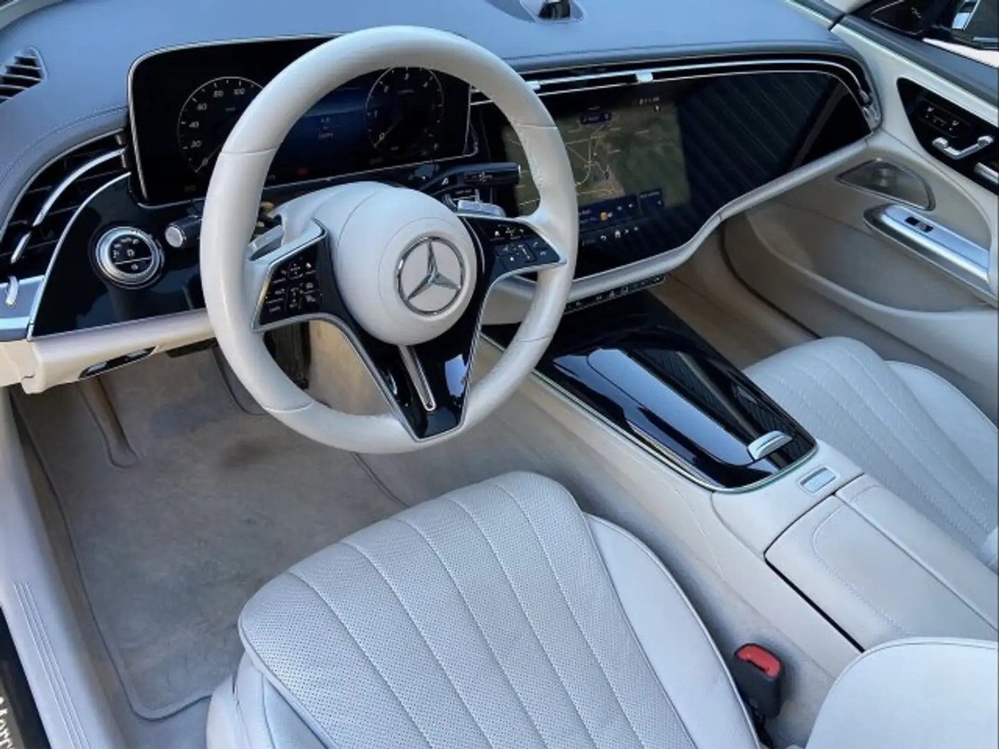 Mercedes-Benz E 220 E 220 d EXCLUSIVE 20"AMG Pano Superscreen LEDER Schwarz - 2