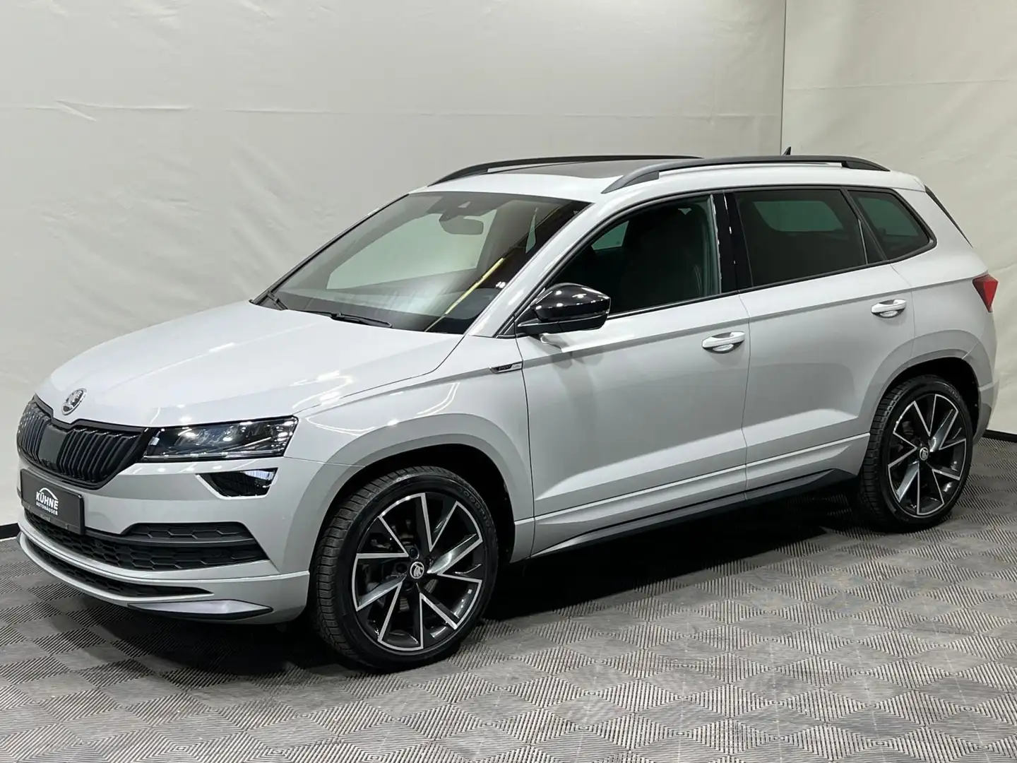 Skoda Karoq Sportline 2.0 TSI DSG 4x4 | LED NAVI PANO Grau - 2