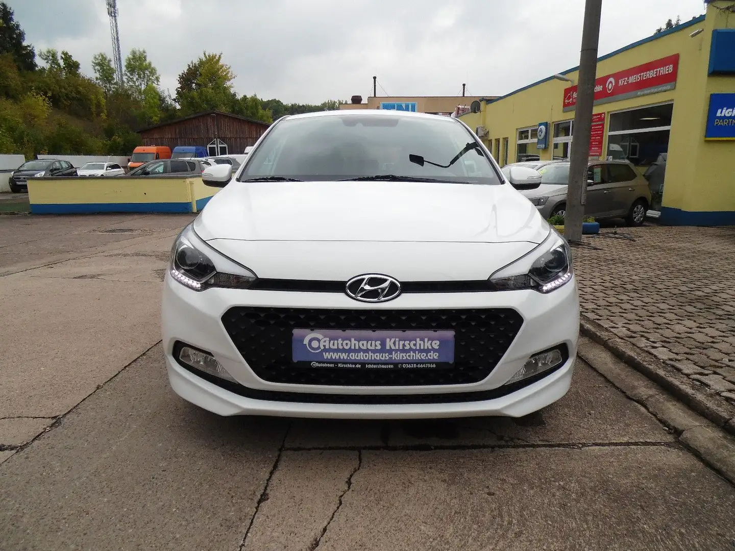 Hyundai i20 Passion/PDC/Temp./Spurhalteassist. Weiß - 2