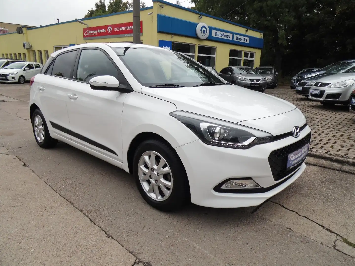 Hyundai i20 Passion/PDC/Temp./Spurhalteassist. Weiß - 1