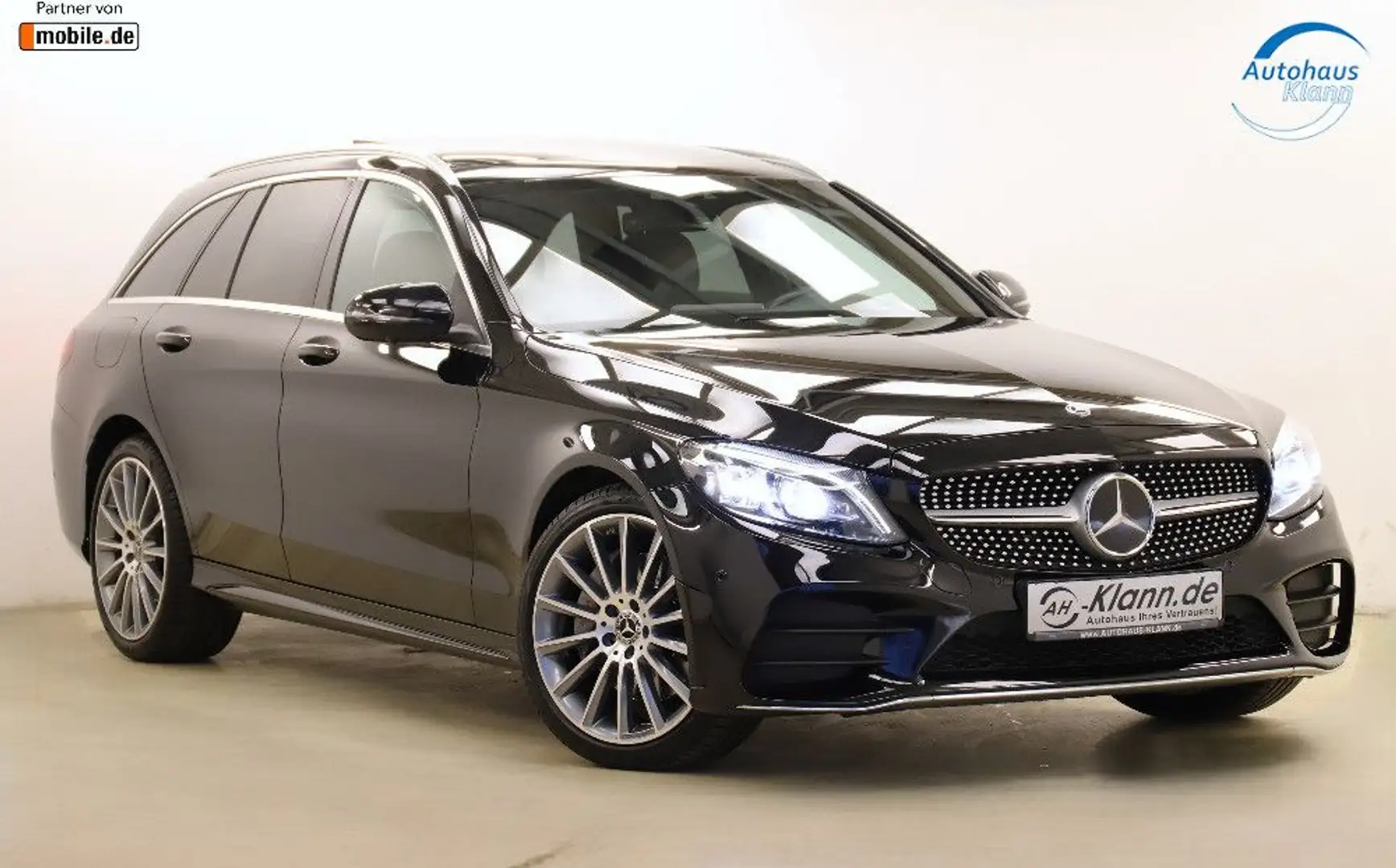 Mercedes-Benz C 400 T 333PS 4Matic AMG Line Pano Memory 1.Hand Černá - 1