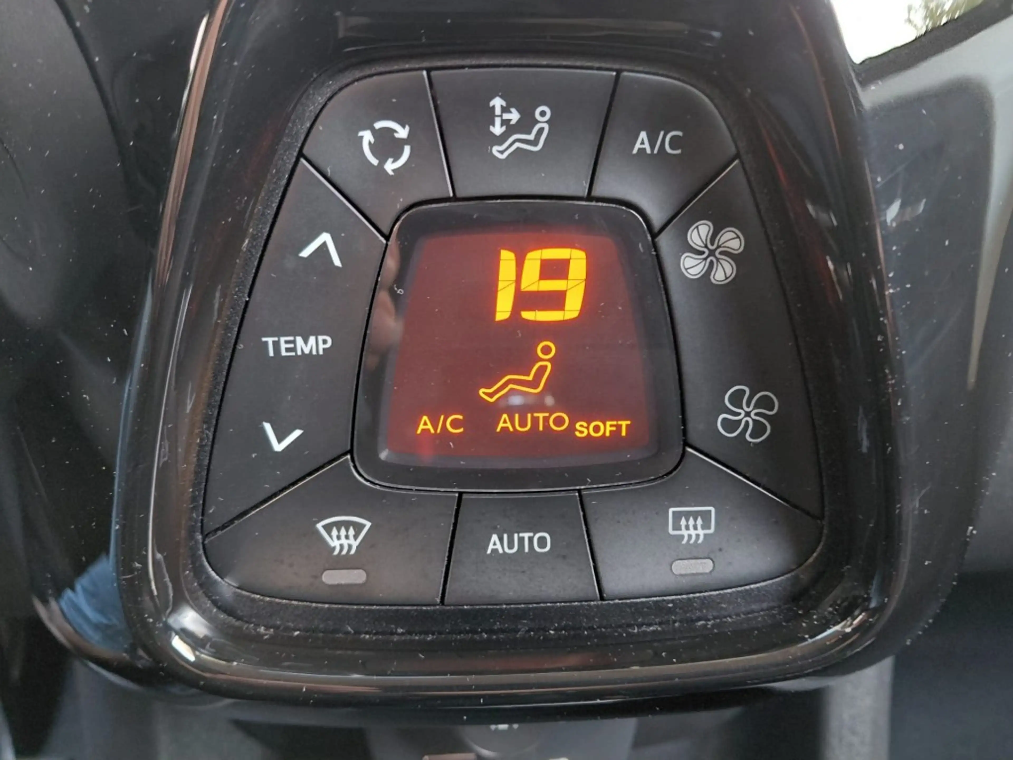 Peugeot 108 KEYLESS CAMERA CRUISE ECC — photo 6
