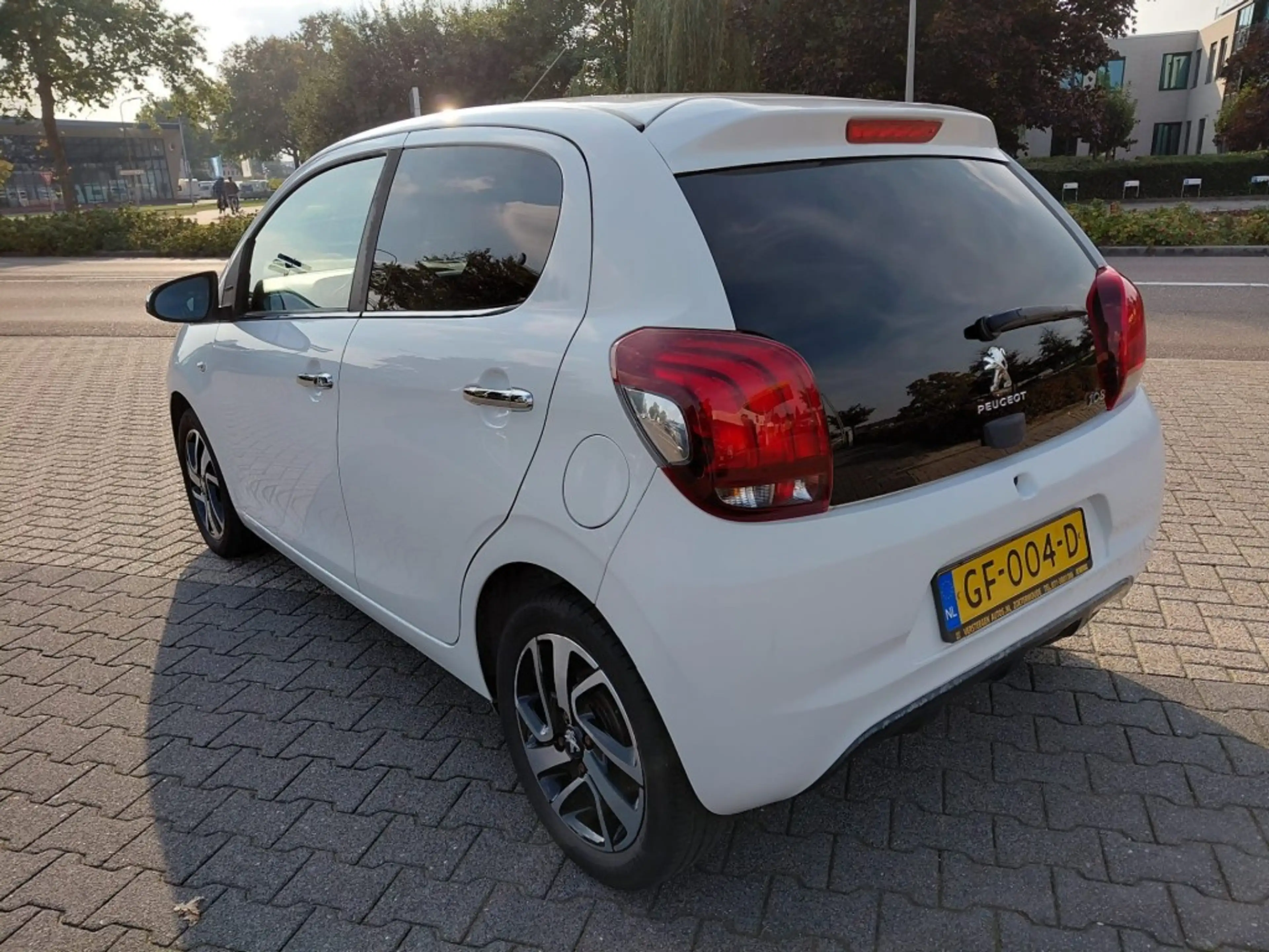 Peugeot 108 KEYLESS CAMERA CRUISE ECC — photo 2