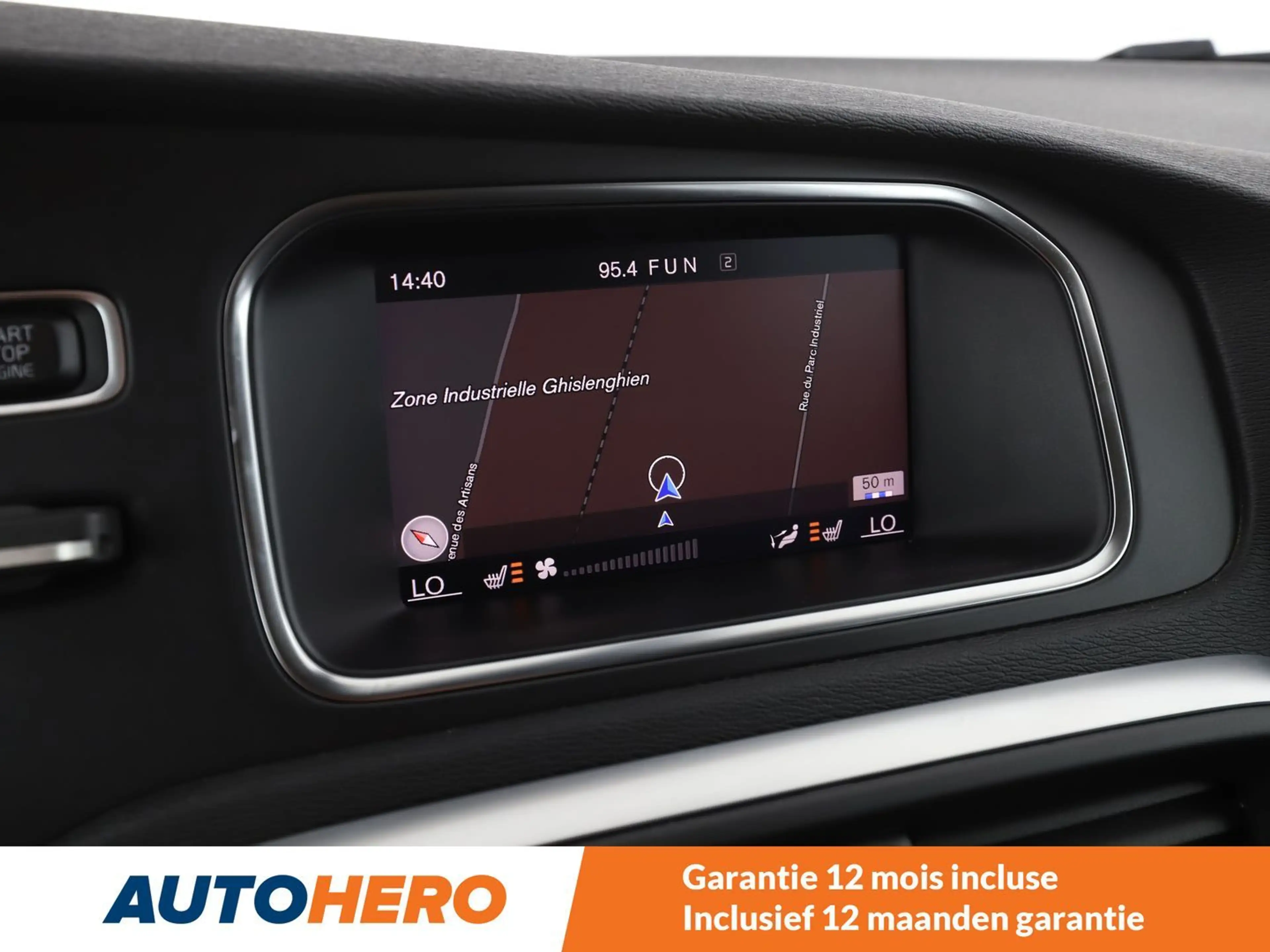 Volvo V40 Cross Country 2.0 D3 Plus — photo 9