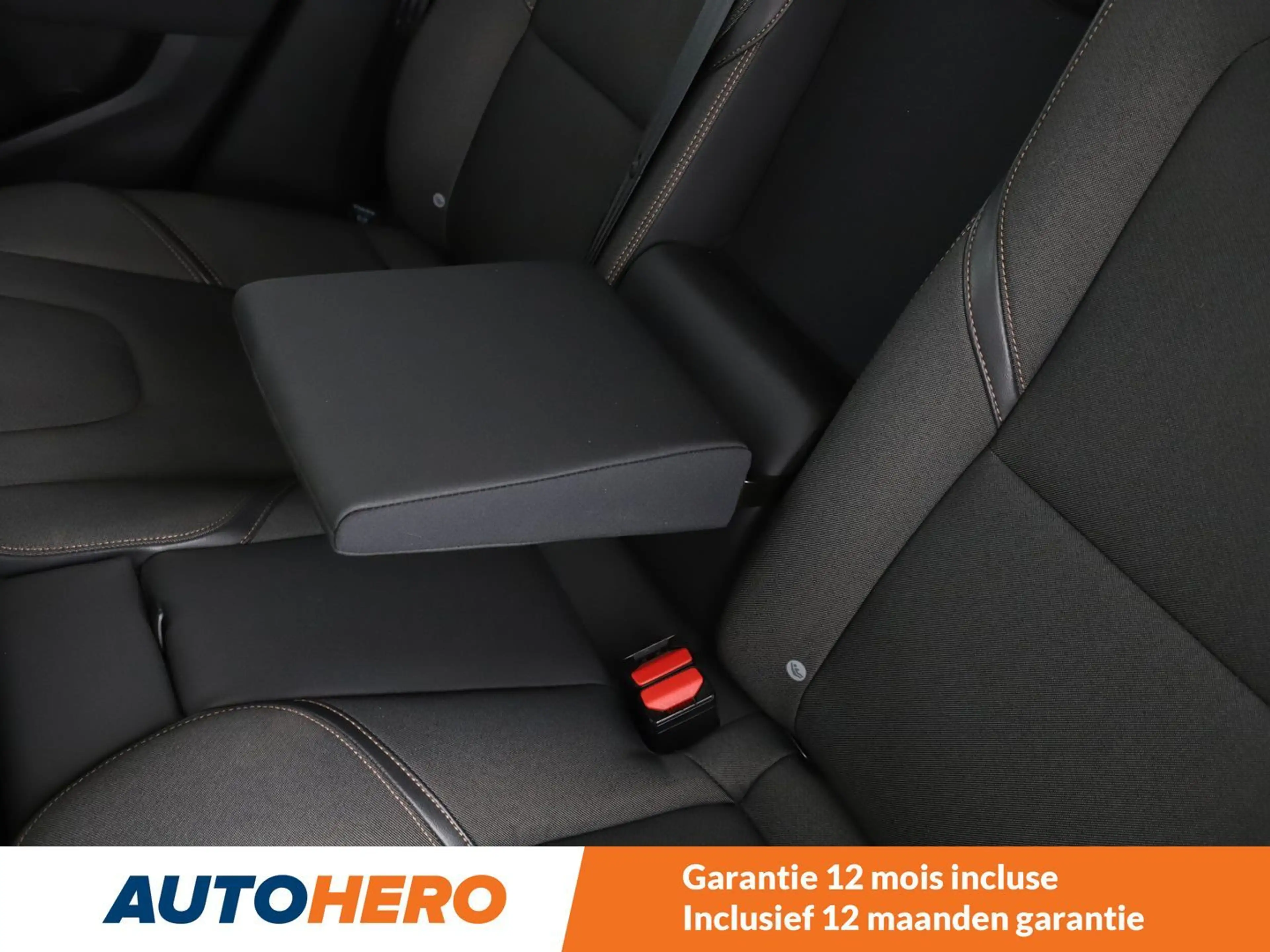 Volvo V40 Cross Country 2.0 D3 Plus — photo 15