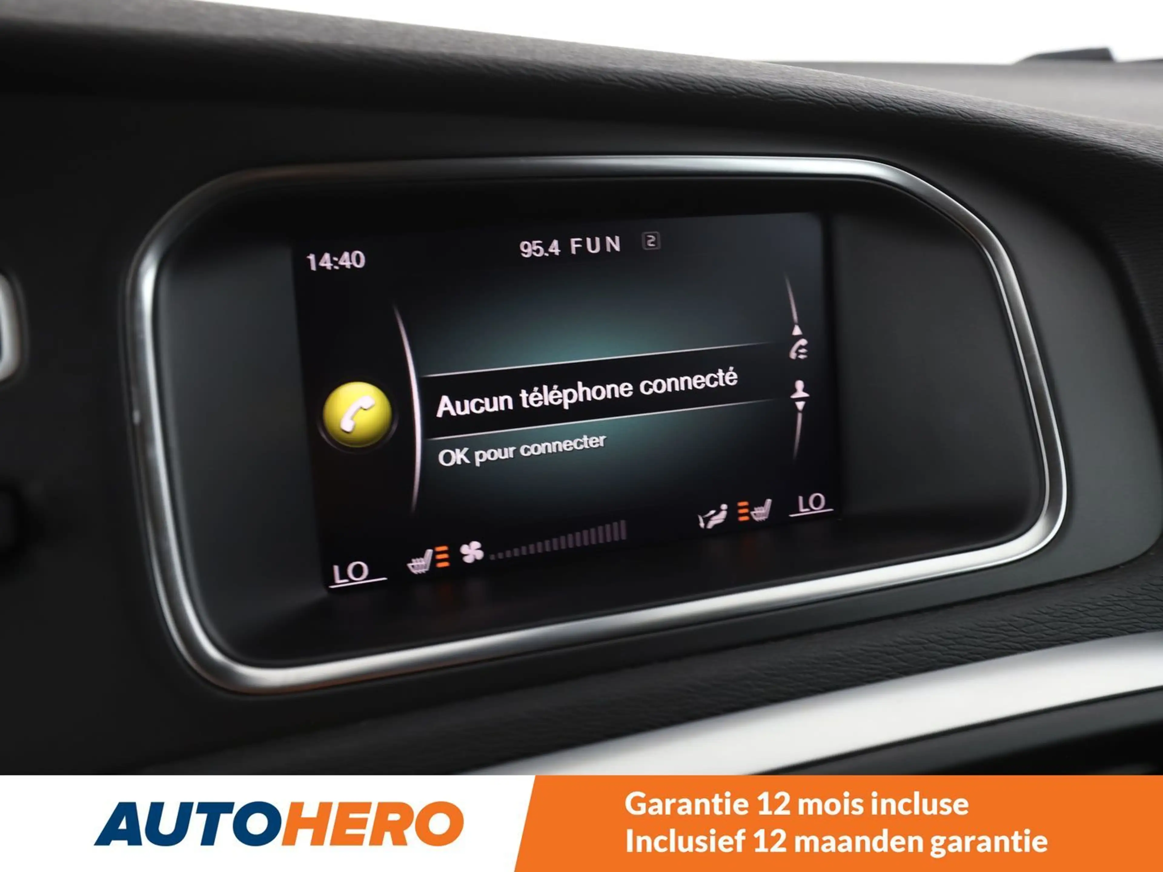 Volvo V40 Cross Country 2.0 D3 Plus — photo 8