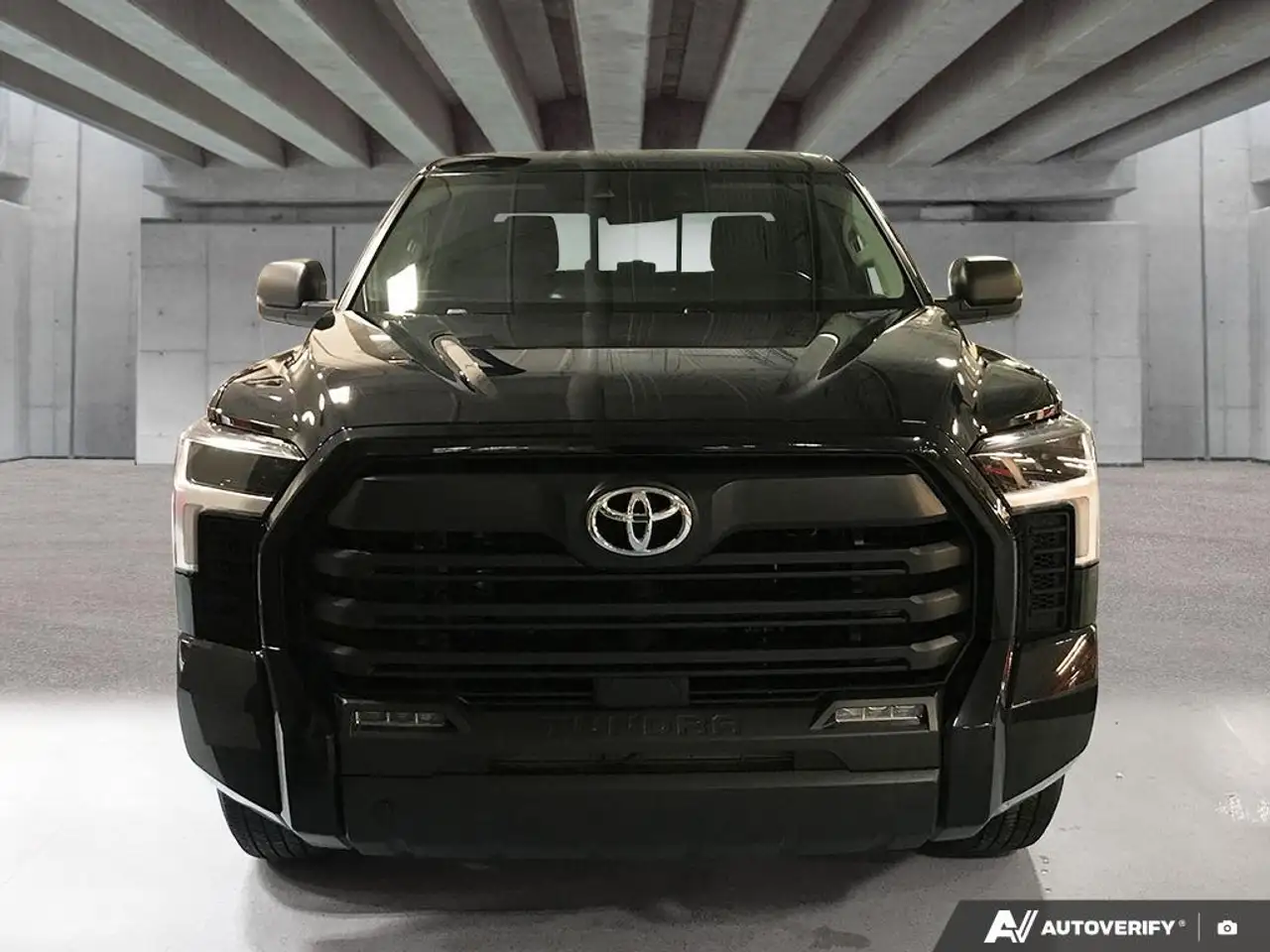 Toyota Tundra снимка Toyota Tundra