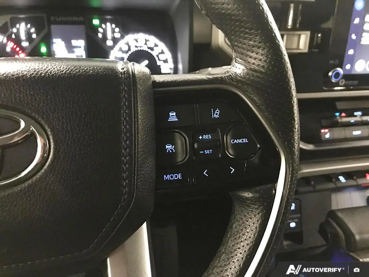 Toyota Tundra снимка Toyota Tundra