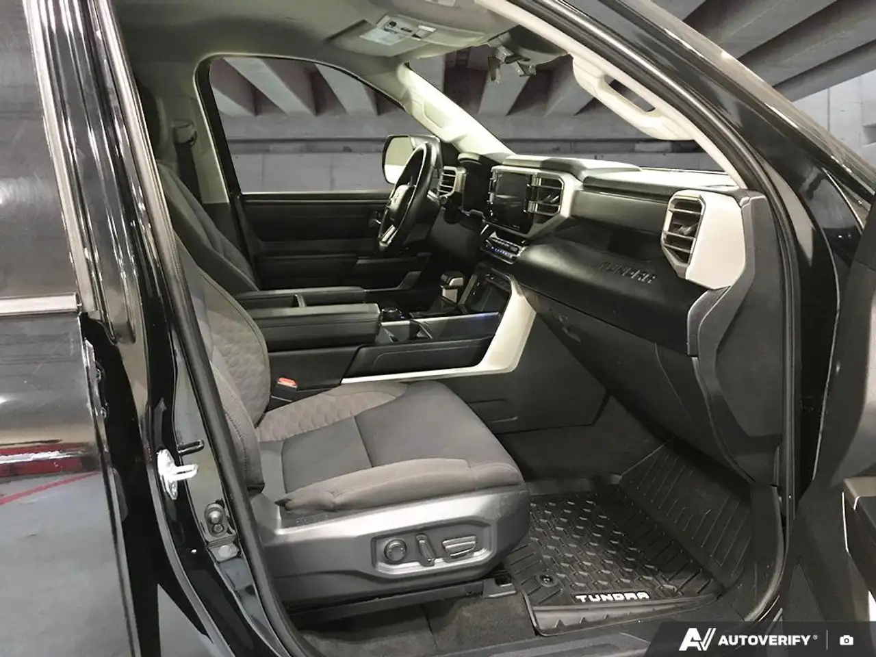 Toyota Tundra снимка Toyota Tundra