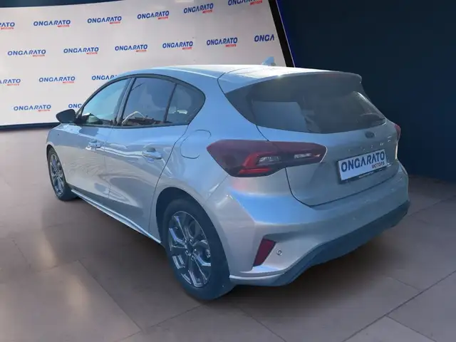 Ford Focus view 3