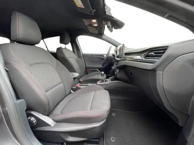 Ford Focus view 14