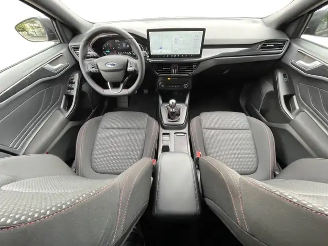 Ford Focus view 9