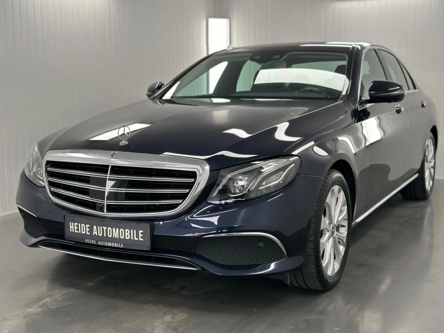Mercedes-Benz E 300 Lim. 9G-TRONIC Exclusive 360° LED MB 100 Albastru - 1