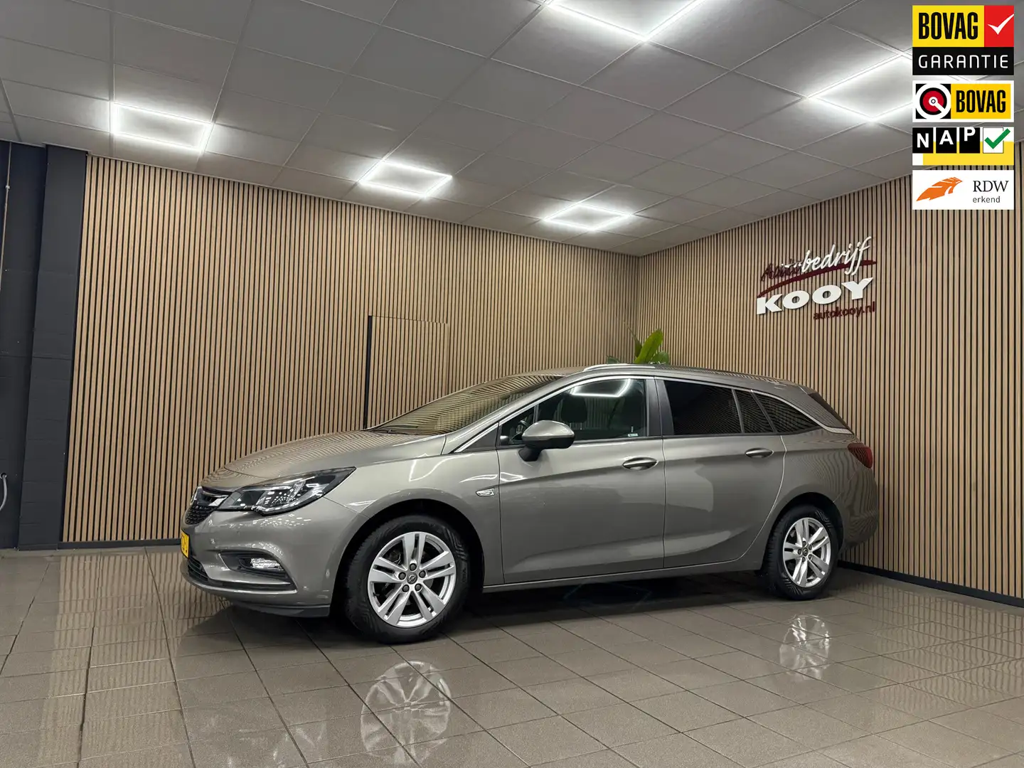 Opel Astra Sports Tourer 1.4 Business+ * Navigatie / Camera / Gris - 1