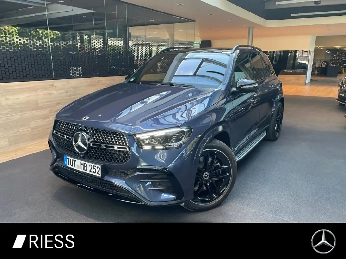 Mercedes-Benz GLE 450 d 4M AMG+AHK+PANO+HUD+AIRMATIC+BURMESTER Синий - 1