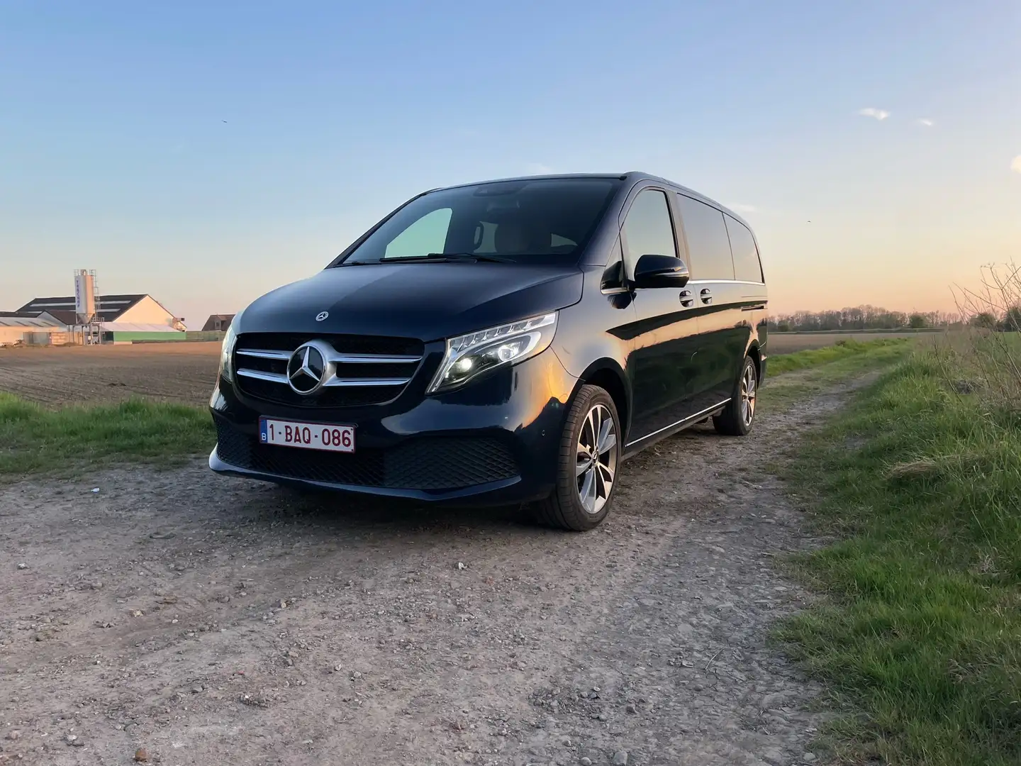 Mercedes-Benz V 220 d MWB Avantgarde Bleu - 1