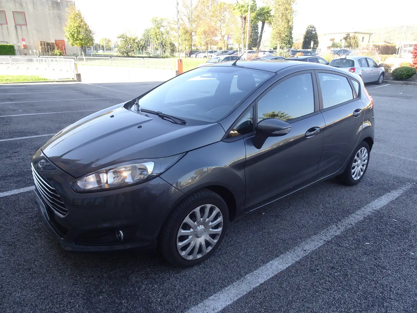 Ford Fiesta 1.0 ecoboost Titanium 100cv powershift E6 Grijs - 1