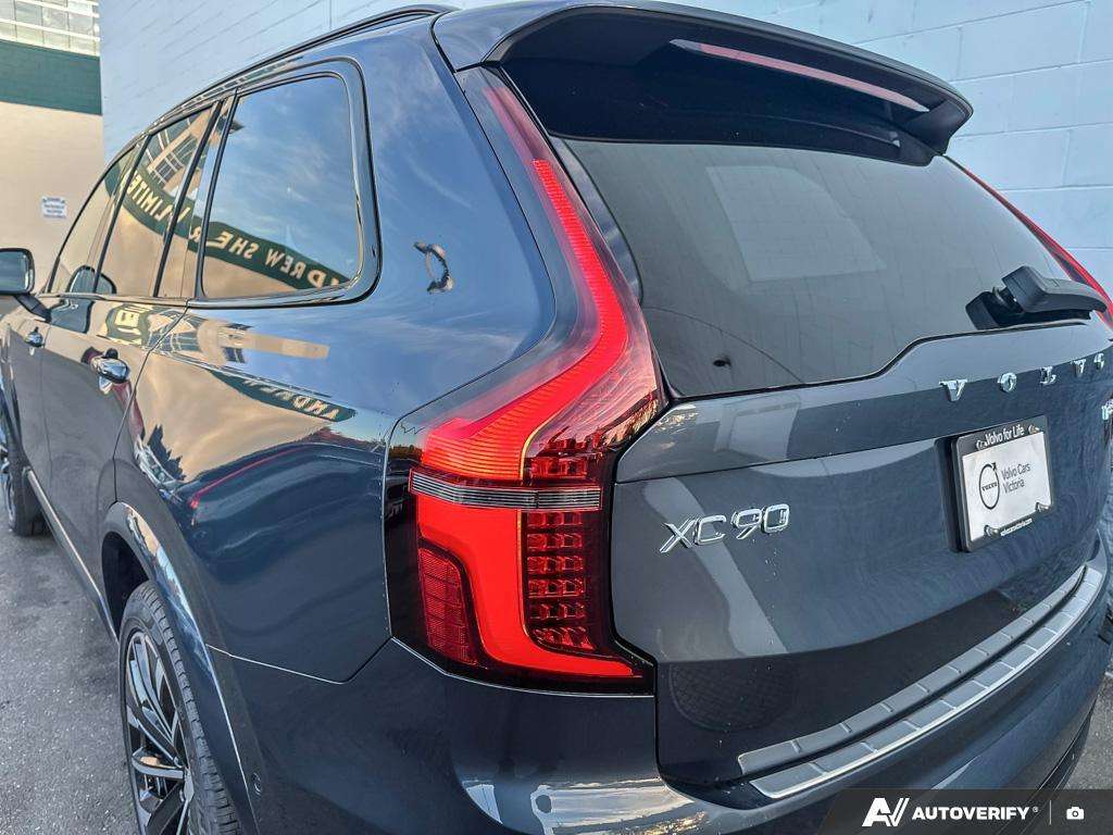 2026 Volvo XC90 T8 AWD Ultra Dark Theme 7-Seater thumb 11