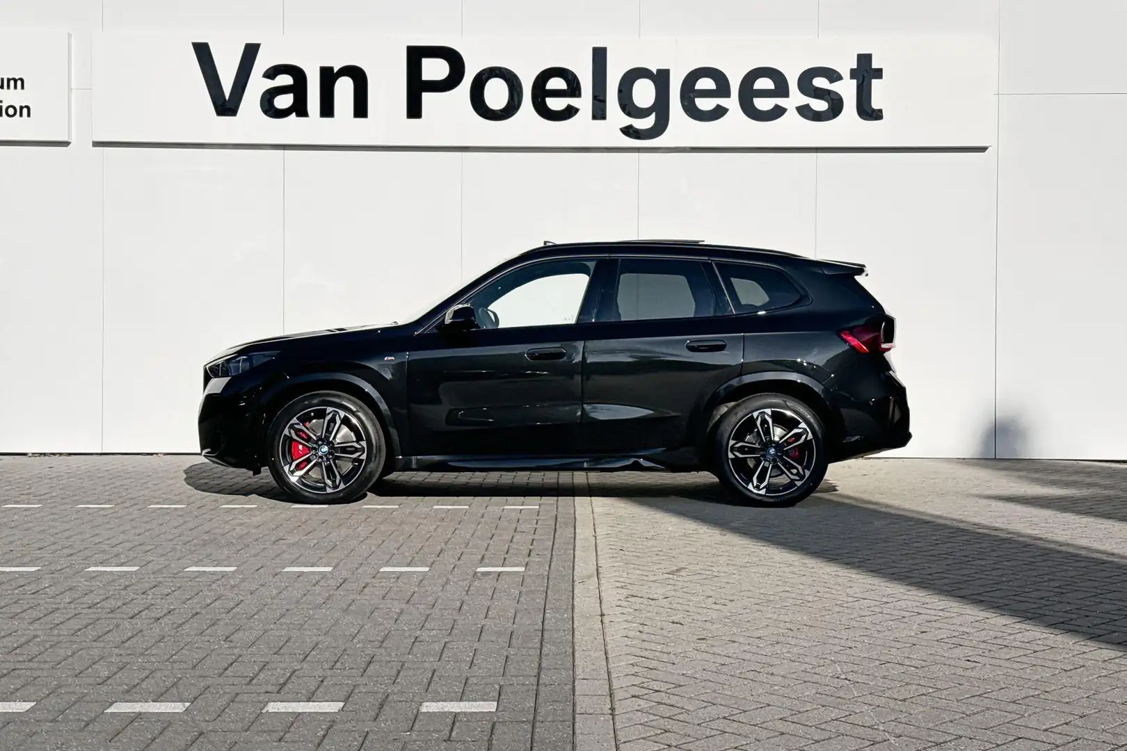 BMW iX1 eDrive20 67 kWh | Summer Sale 20 Zwart - 2