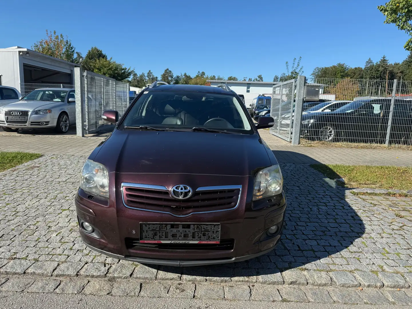 Toyota Avensis 2.0 Sol - Excutive - Automatik - AHK - Braun - 2