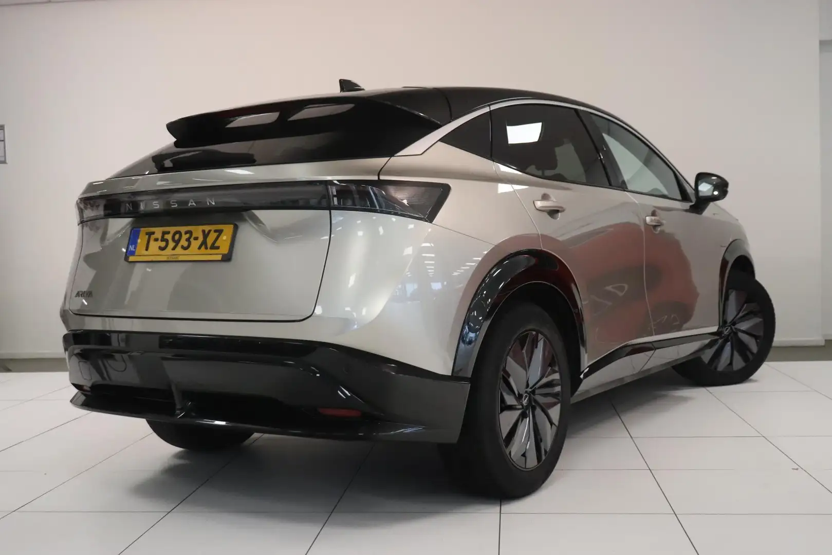 Nissan Ariya Advance 66 kWh | Warmtepomp | 22 KWH lader | 360° Grijs - 2