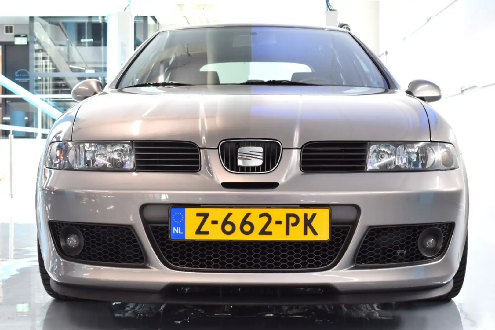 SEAT Leon R Grijs - 2
